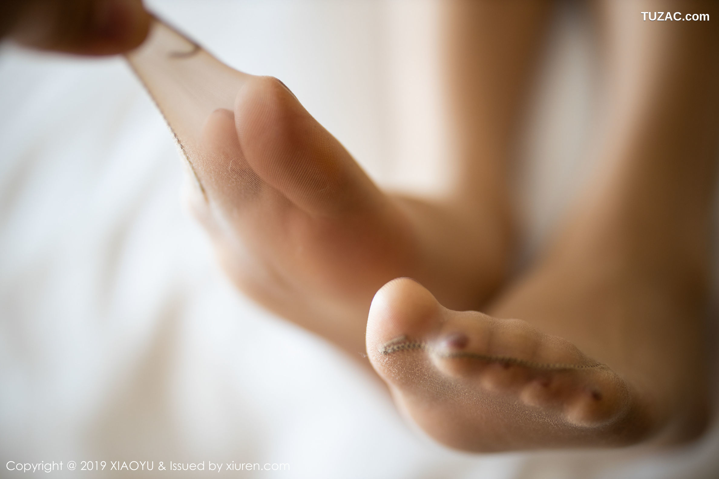 XiaoYu语画界-212-Miko酱吖-《性感牛仔裤-衬衫丝袜》-2019.12.11