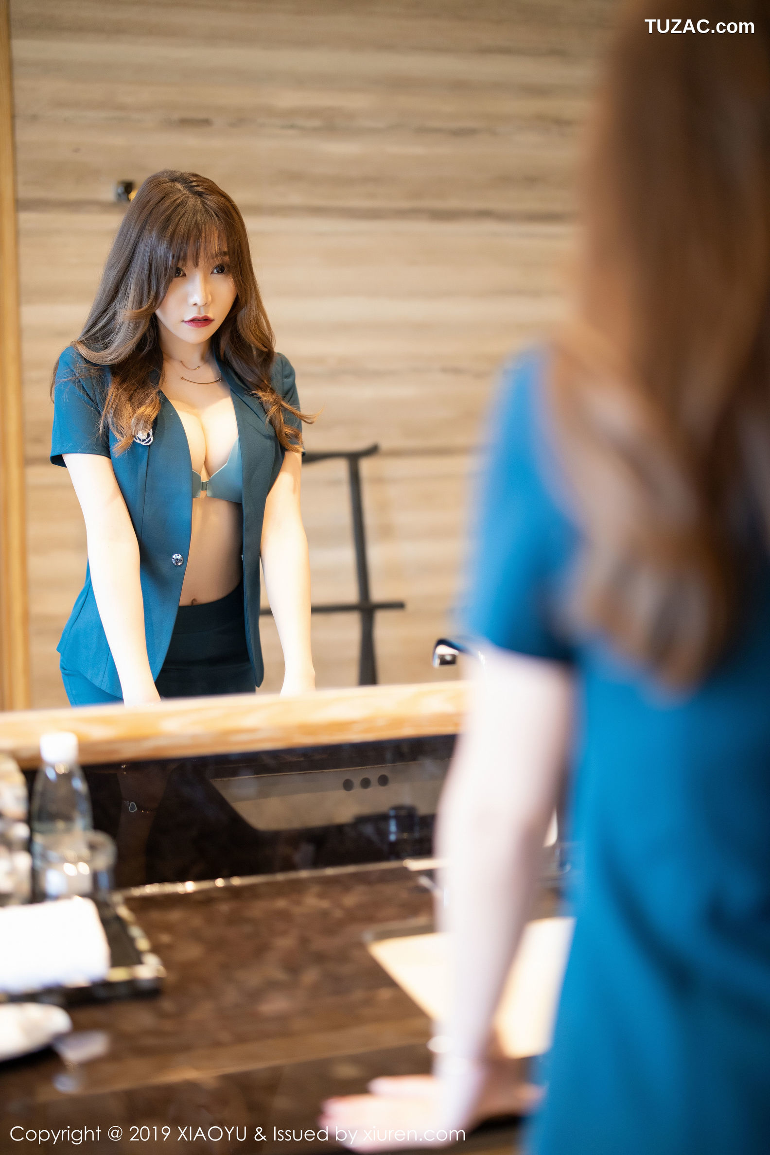 XiaoYu语画界-215-芝芝-《黑丝职业装下的美腿翘臀》-2019.12.16