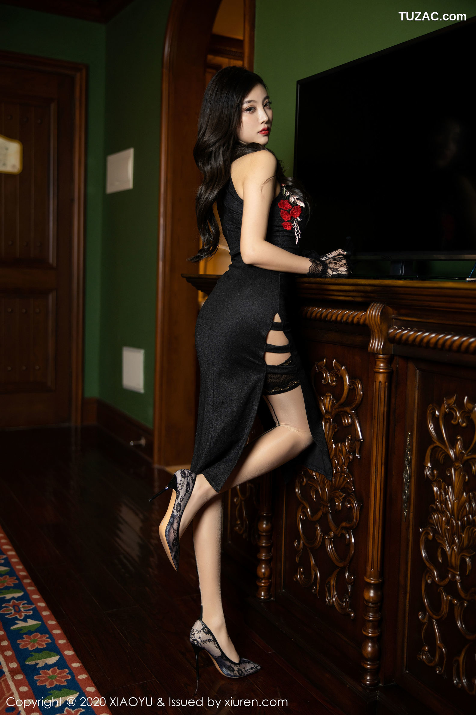 XiaoYu语画界-241-杨晨晨-《韵味旗袍-性感蕾丝吊袜系列》-2020.01.21