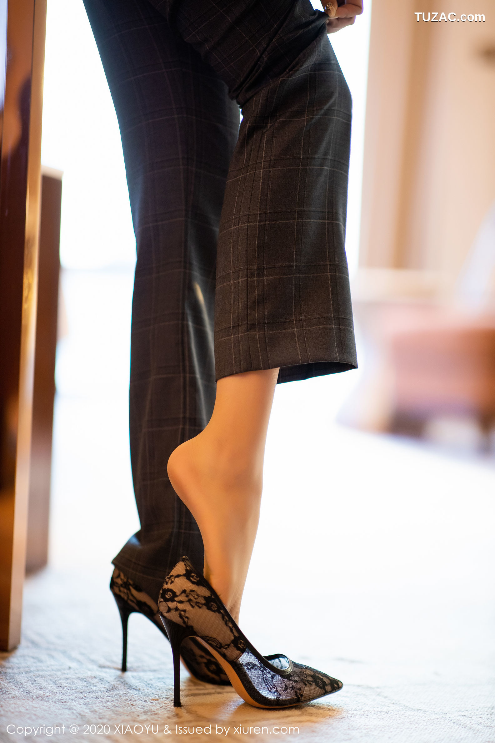 XiaoYu语画界-280-芝芝-《镂空内衣-极致肉丝美腿》-2020.04.01