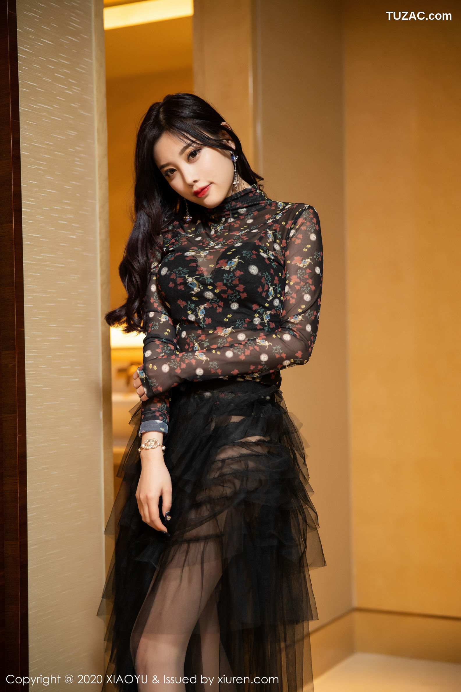 XiaoYu语画界-289-杨晨晨-《黑色吊裙-丝袜美腿》-2020.04.15
