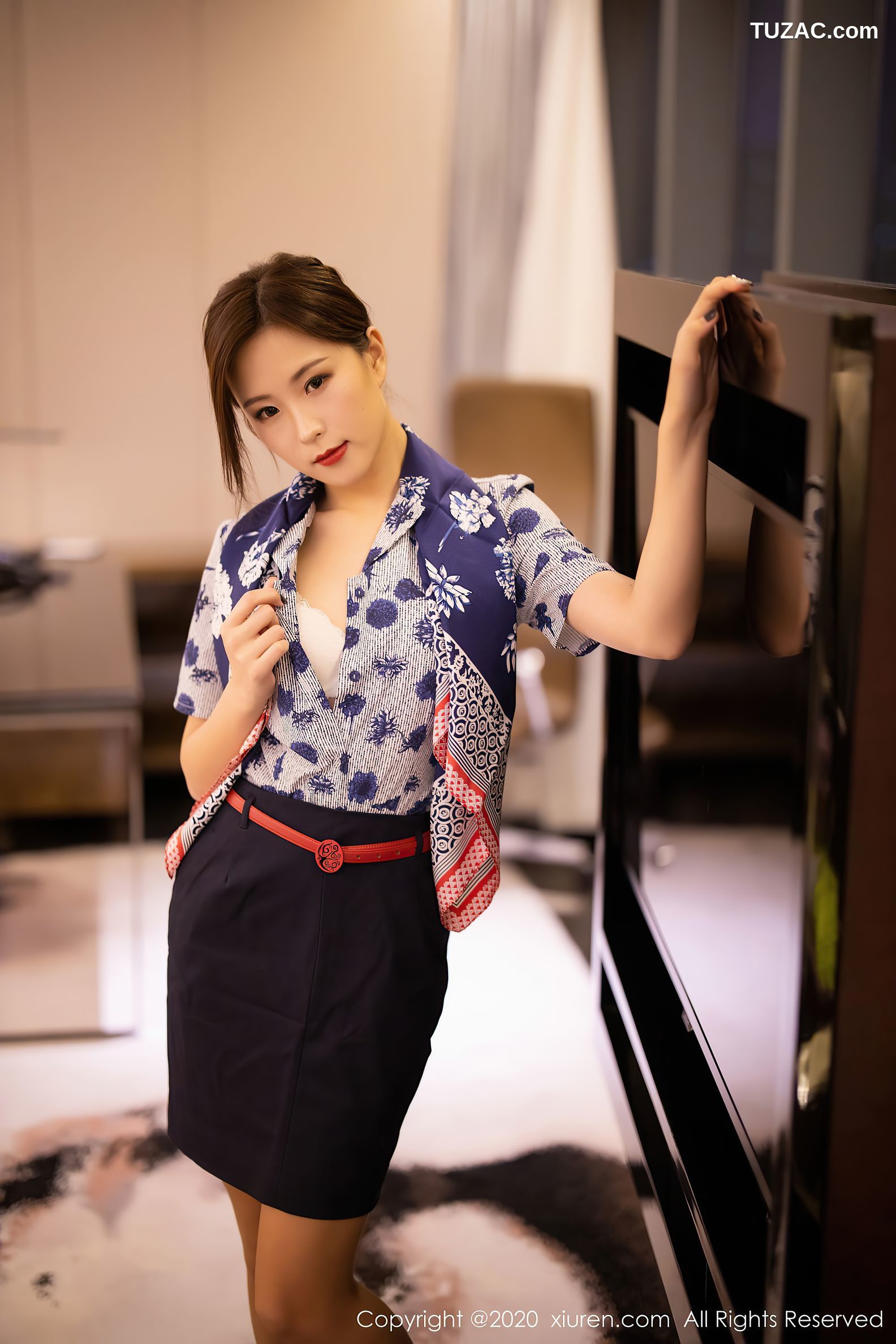 XiaoYu语画界-407-杨紫嫣-《黑丝美腿空乘制服系列》-2020.11.12