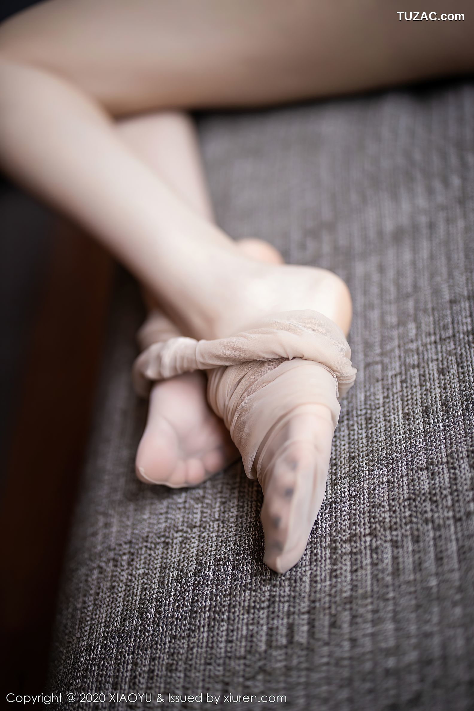 XiaoYu语画界-420-冯木木-《一袭华丽典雅吊裙与朦胧丝袜》-2020.12.01