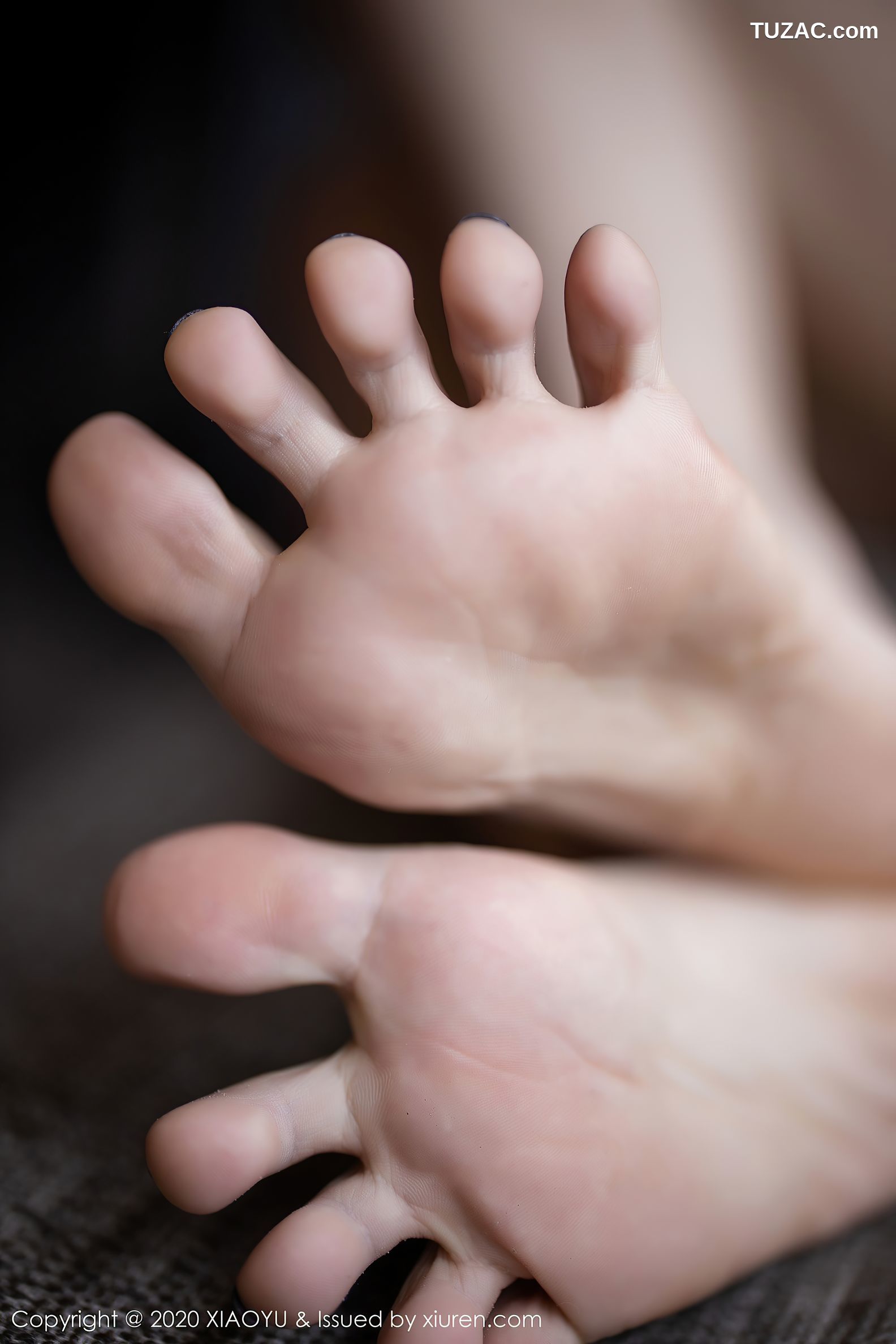 XiaoYu语画界-420-冯木木-《一袭华丽典雅吊裙与朦胧丝袜》-2020.12.01