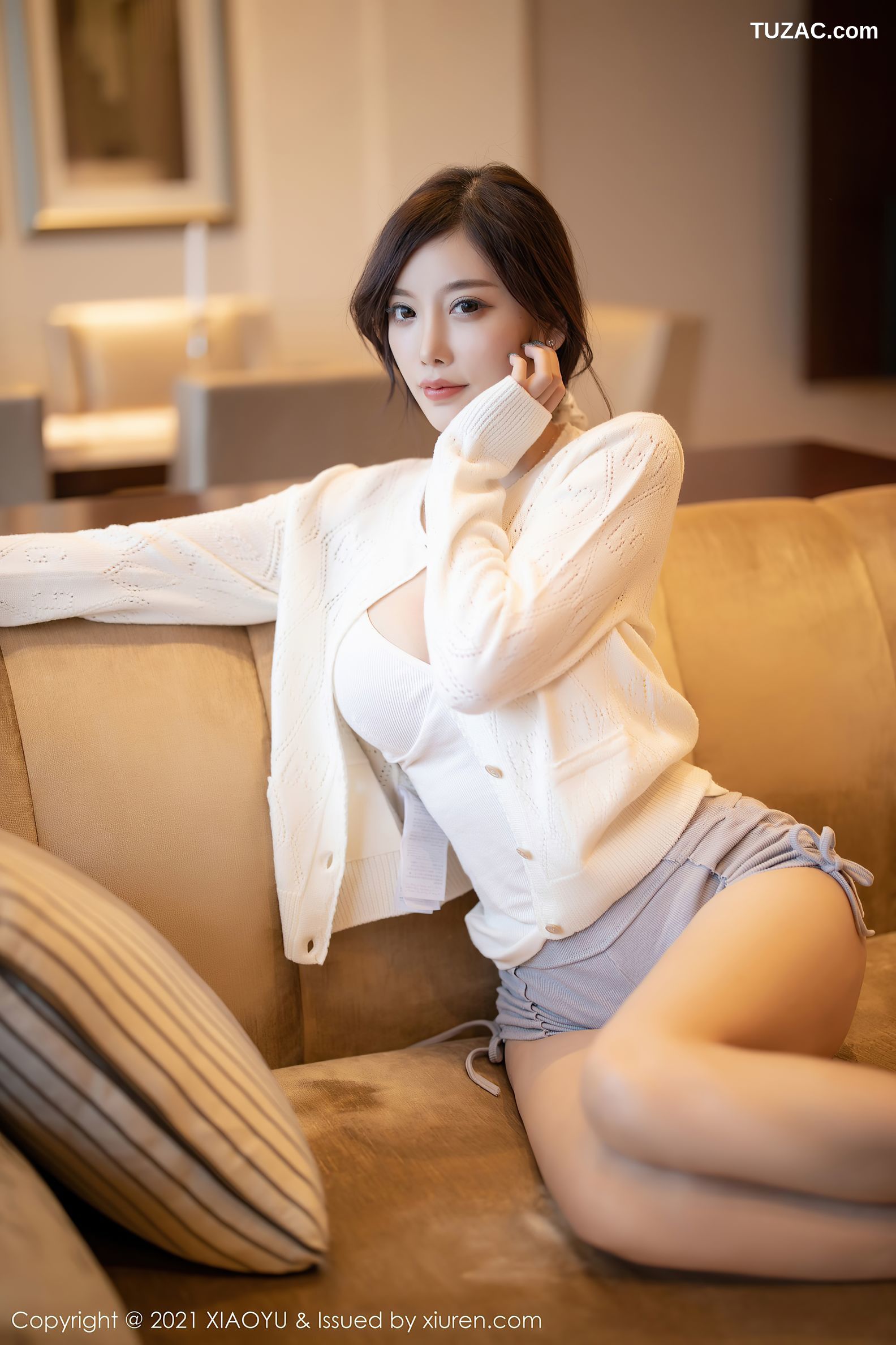 XiaoYu语画界-447-杨晨晨-成都旅拍-床上肉丝裤袜-2021.01.08