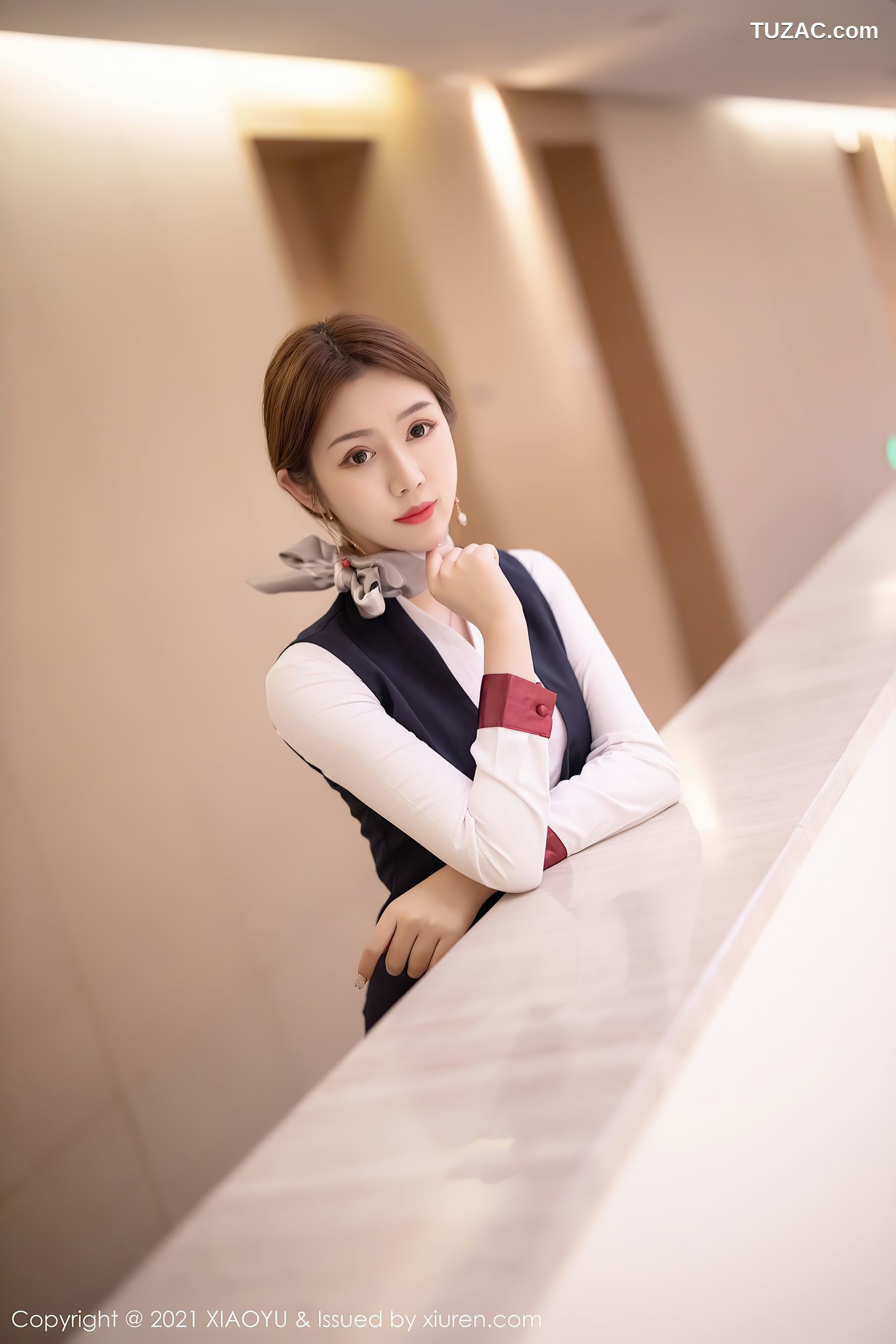 XiaoYu语画界-449-梦梵-经典空乘制服红色内衣蕾丝吊带袜-2021.01.12