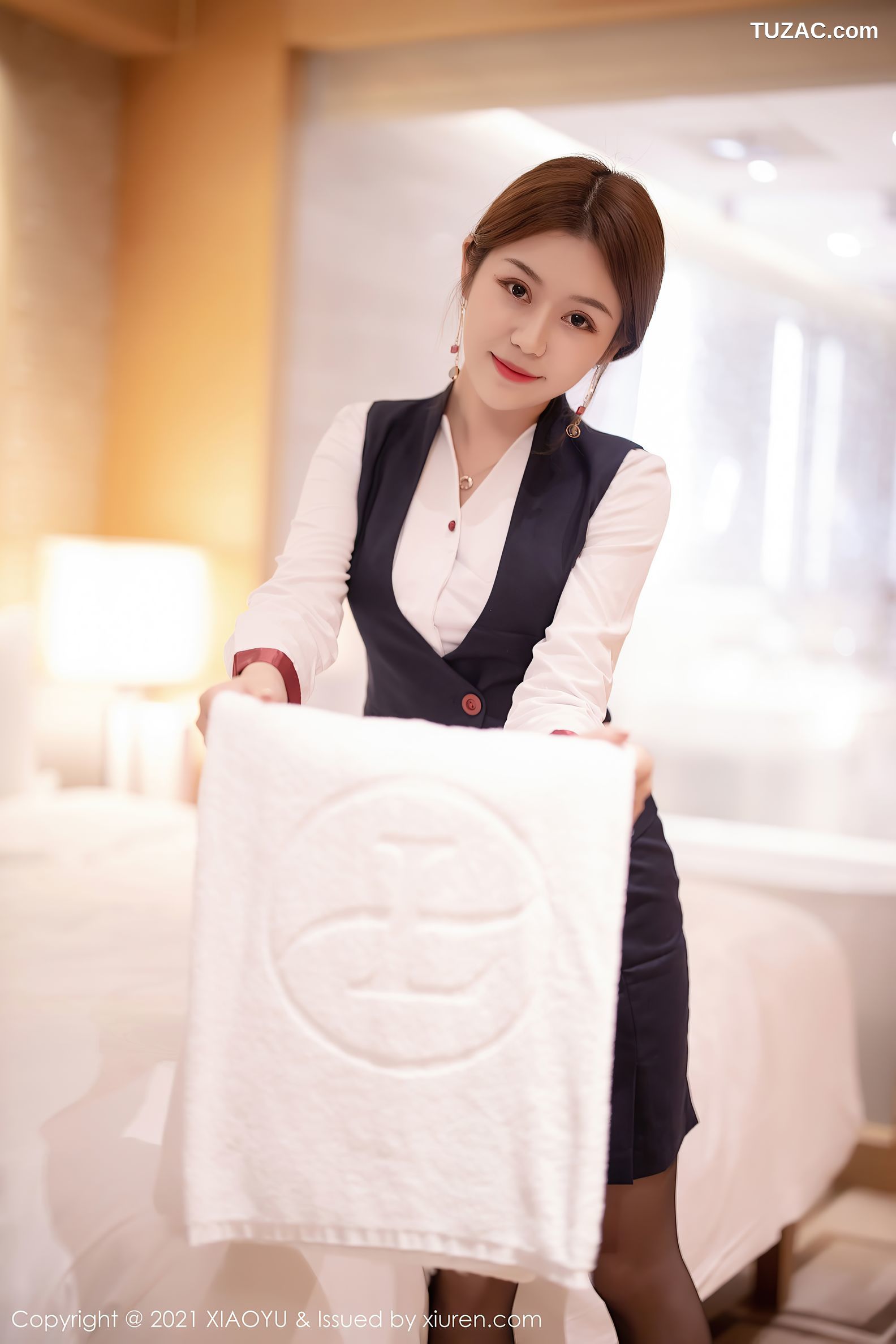 XiaoYu语画界-449-梦梵-经典空乘制服红色内衣蕾丝吊带袜-2021.01.12