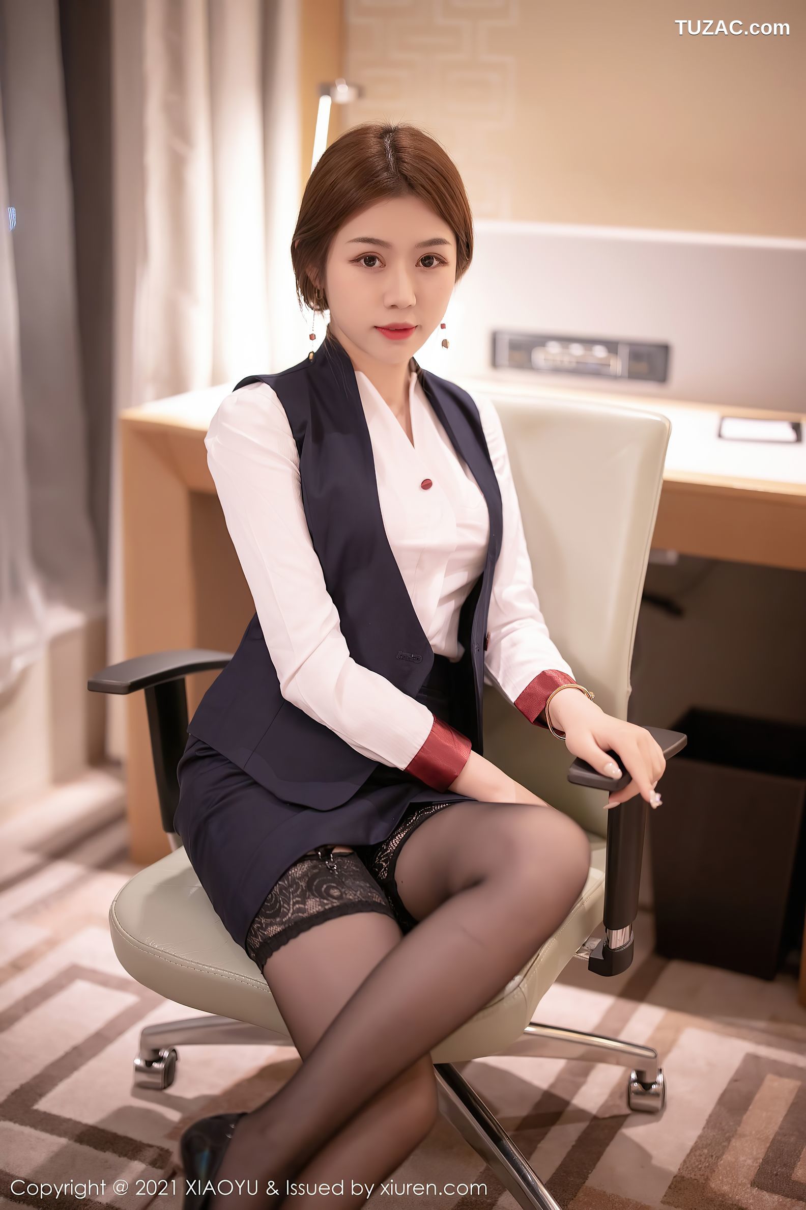 XiaoYu语画界-449-梦梵-经典空乘制服红色内衣蕾丝吊带袜-2021.01.12