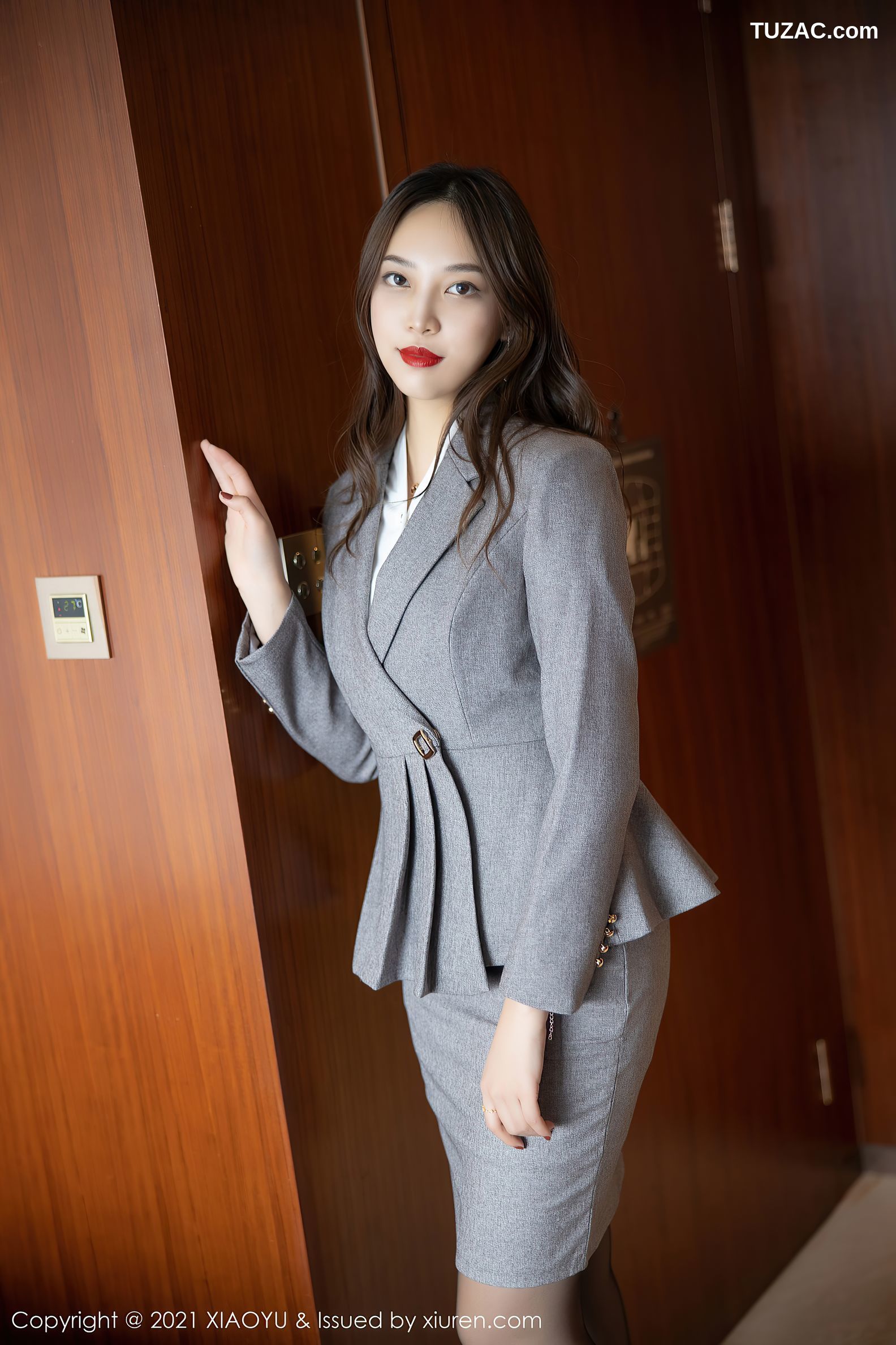 XiaoYu语画界-450-郑颖姗-经典职场制服主题黑色蕾丝吊带袜-2021.01.13