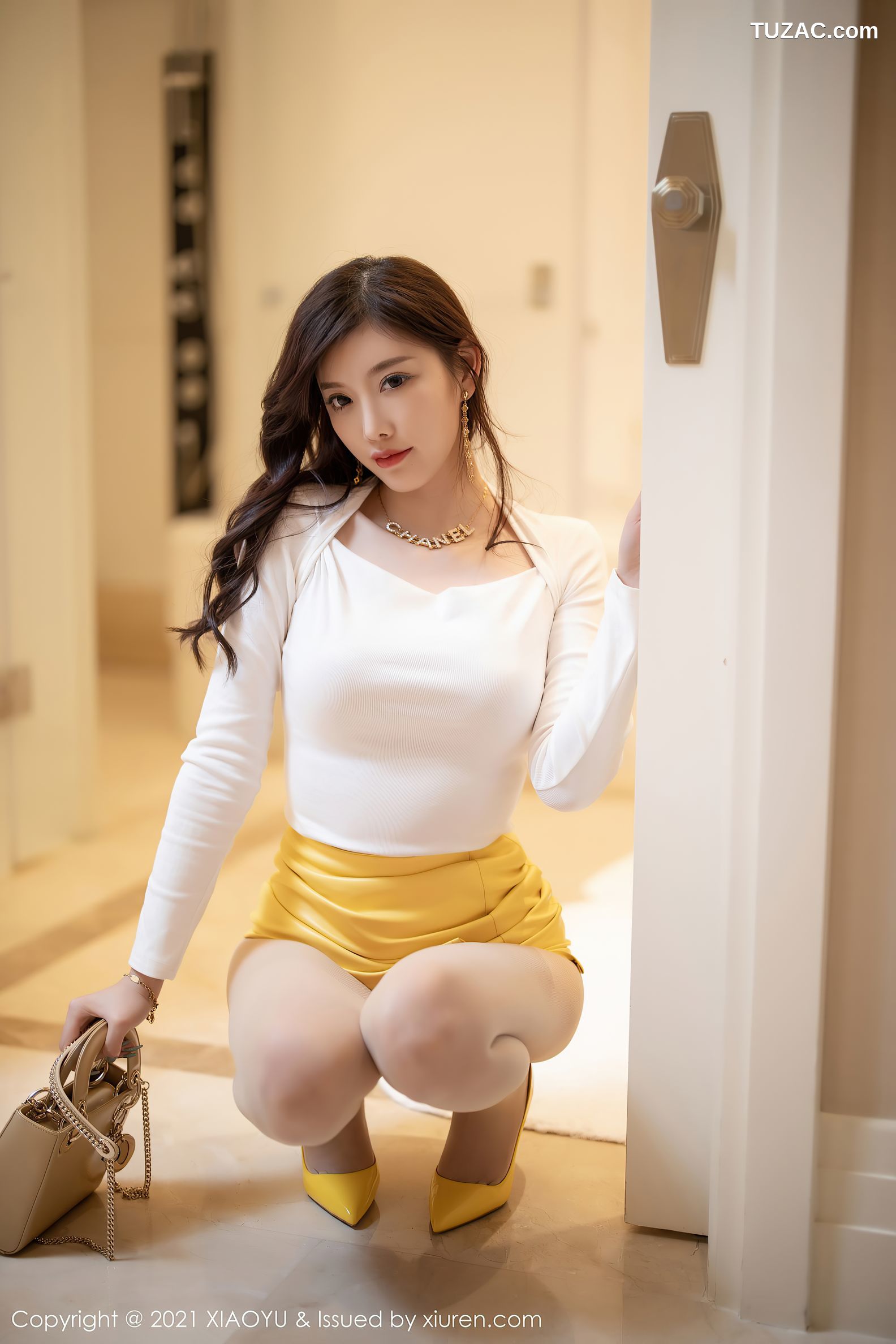 XiaoYu语画界-464-杨晨晨-成都旅拍-肉丝翘臀诱惑-2021.02.02