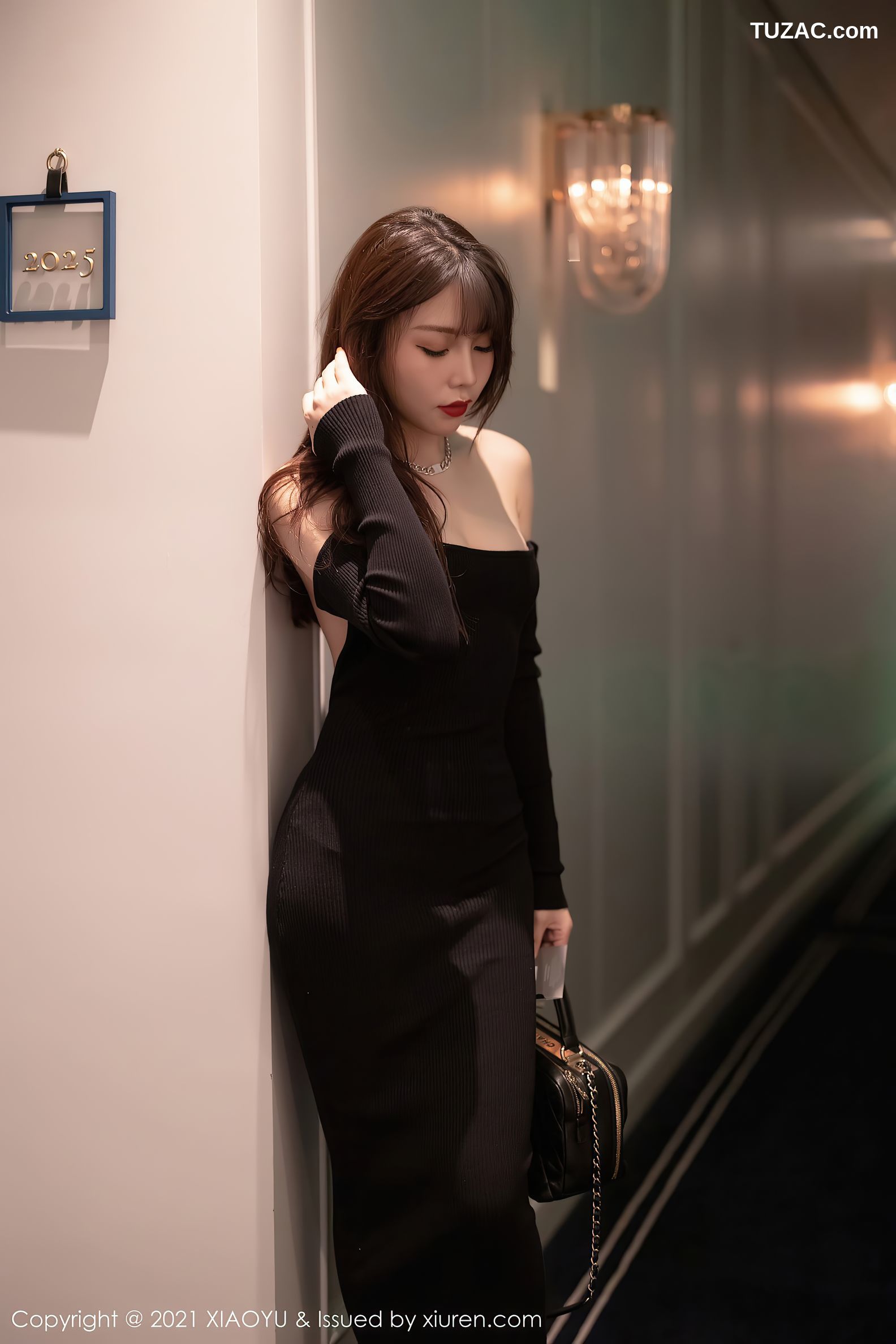 XiaoYu语画界-502-芝芝-露背礼裙肉丝-2021.04.06