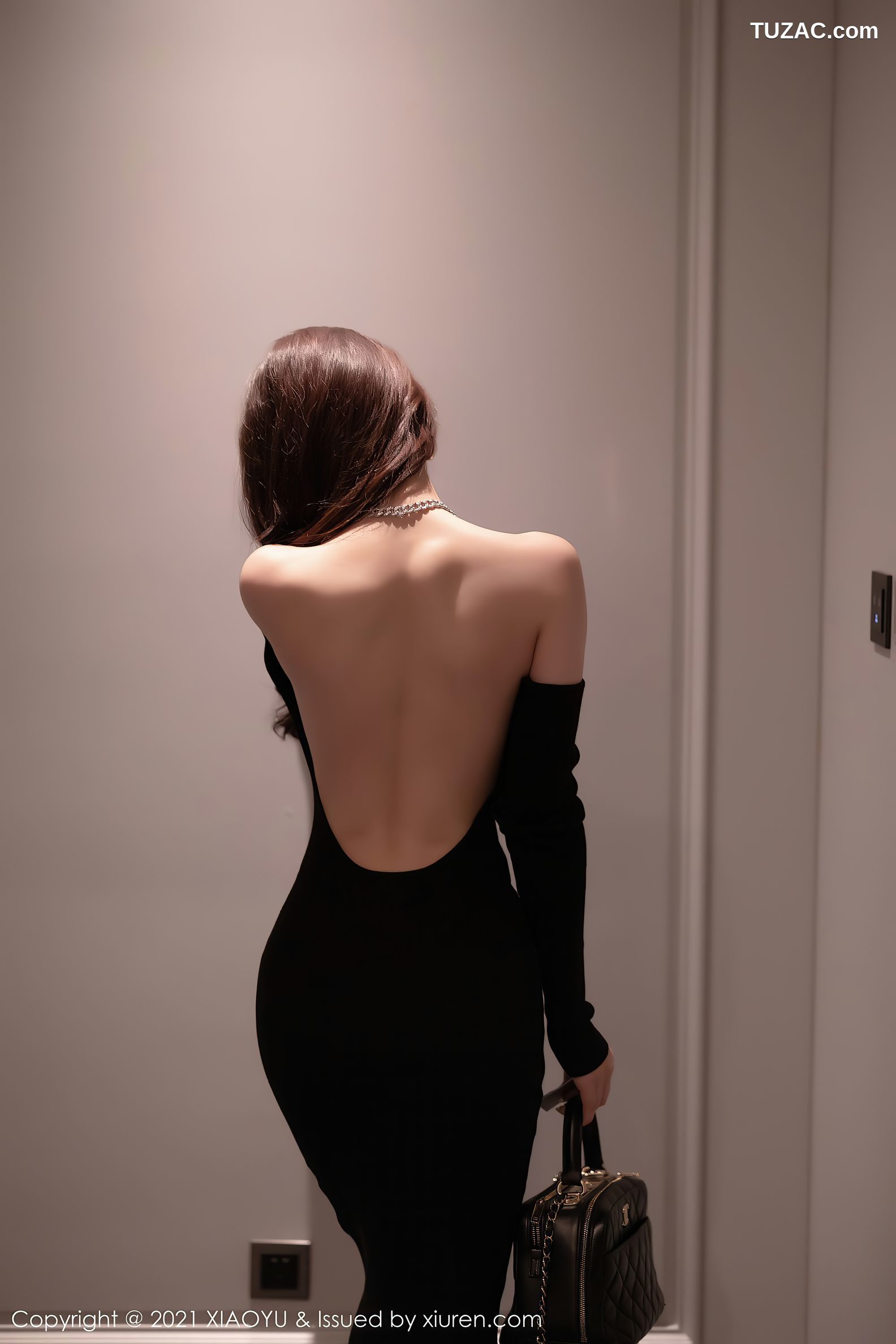 XiaoYu语画界-502-芝芝-露背礼裙肉丝-2021.04.06