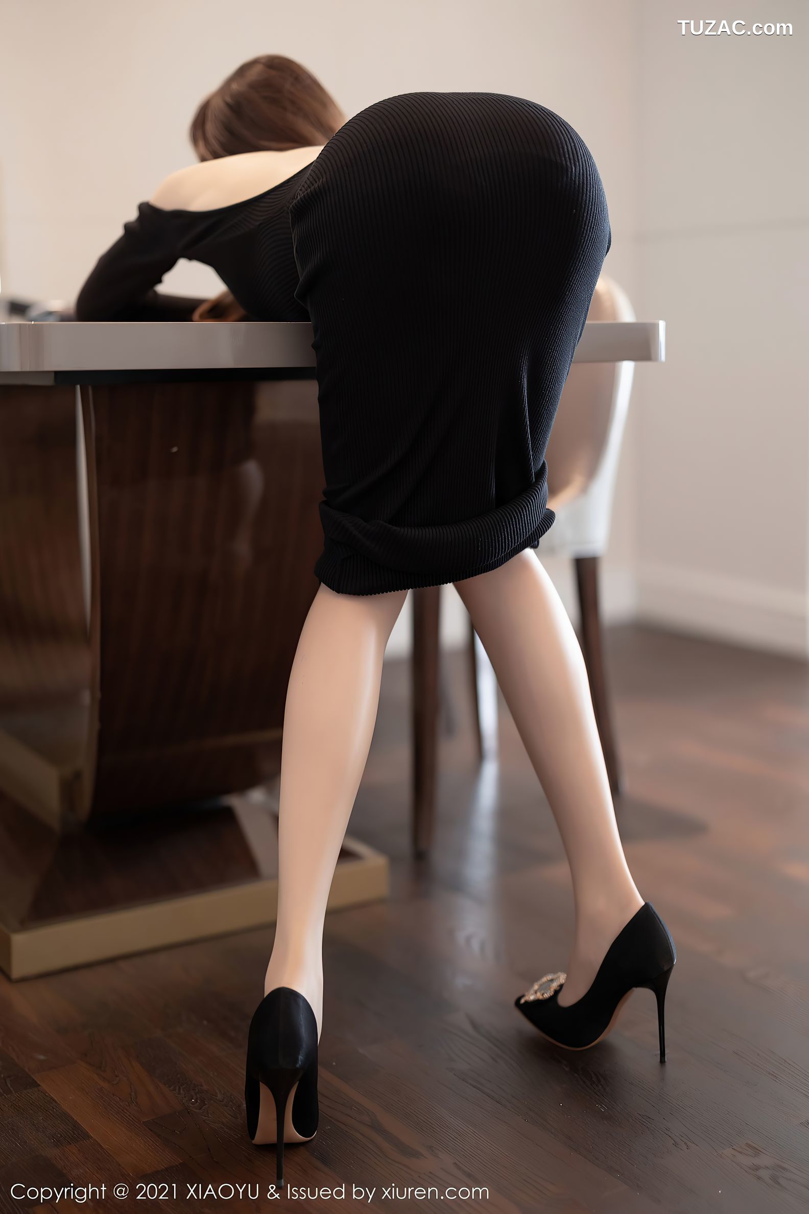 XiaoYu语画界-502-芝芝-露背礼裙肉丝-2021.04.06