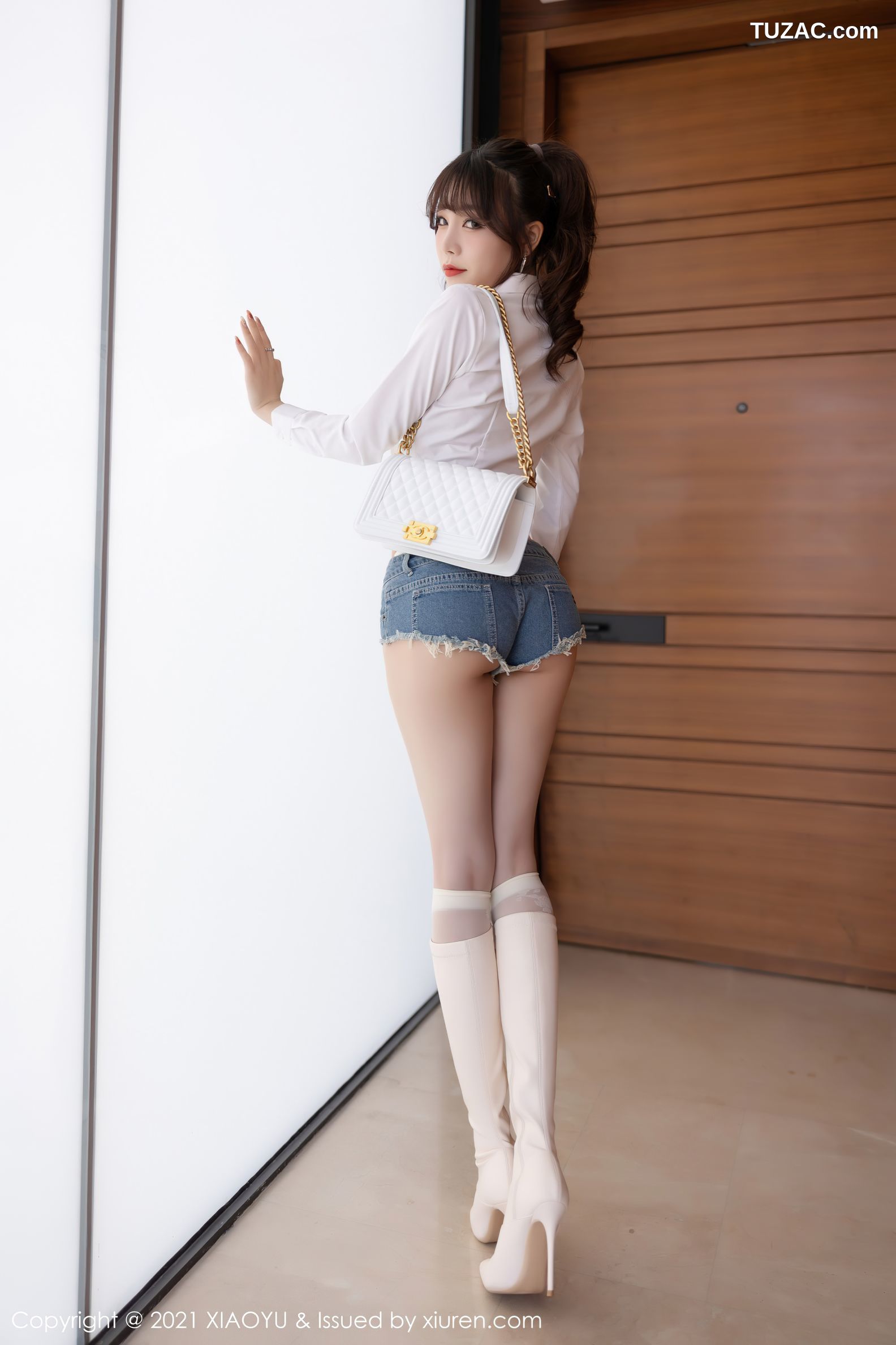 XiaoYu语画界-521-芝芝-青岛旅拍-超A牛仔短裤翘臀-2021.05.06