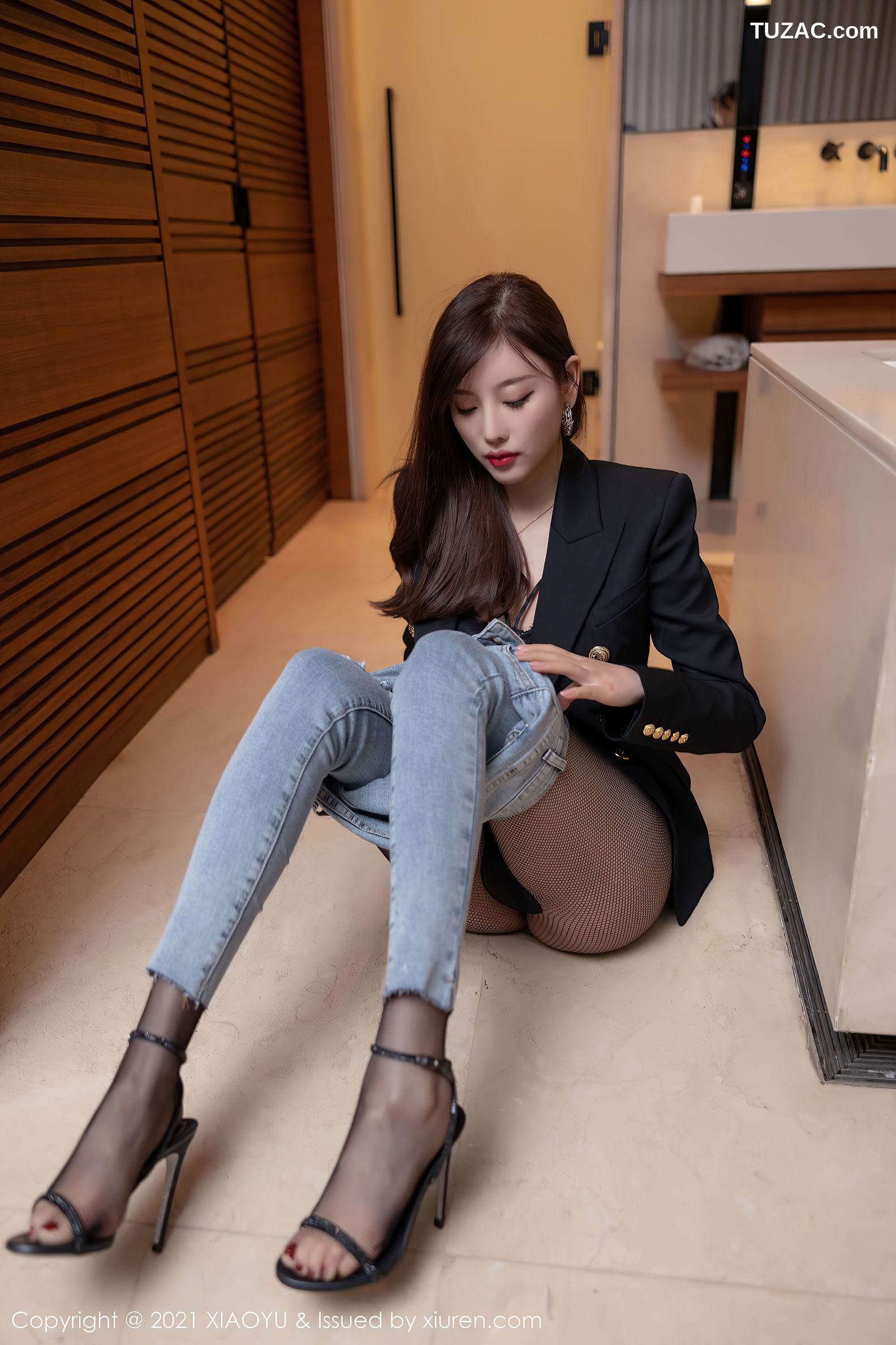 XiaoYu语画界-533-杨晨晨-青岛旅拍-床上性感内衣黑丝渔网-2021.05.21