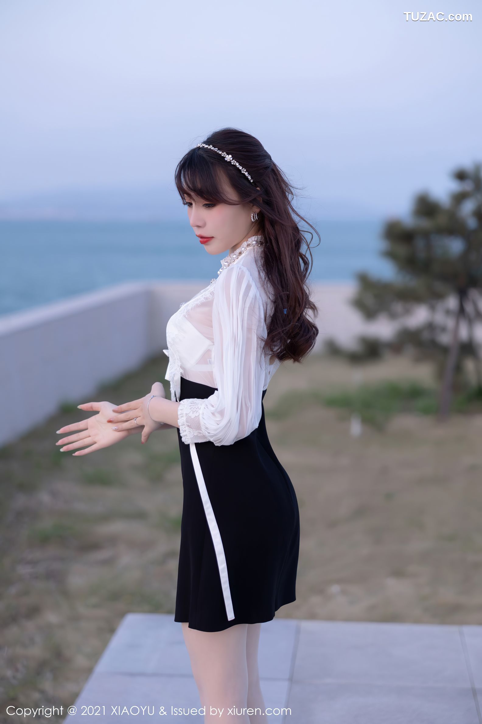 XiaoYu语画界-534-芝芝-青岛旅拍-白色内衣白丝裤袜-2021.05.24