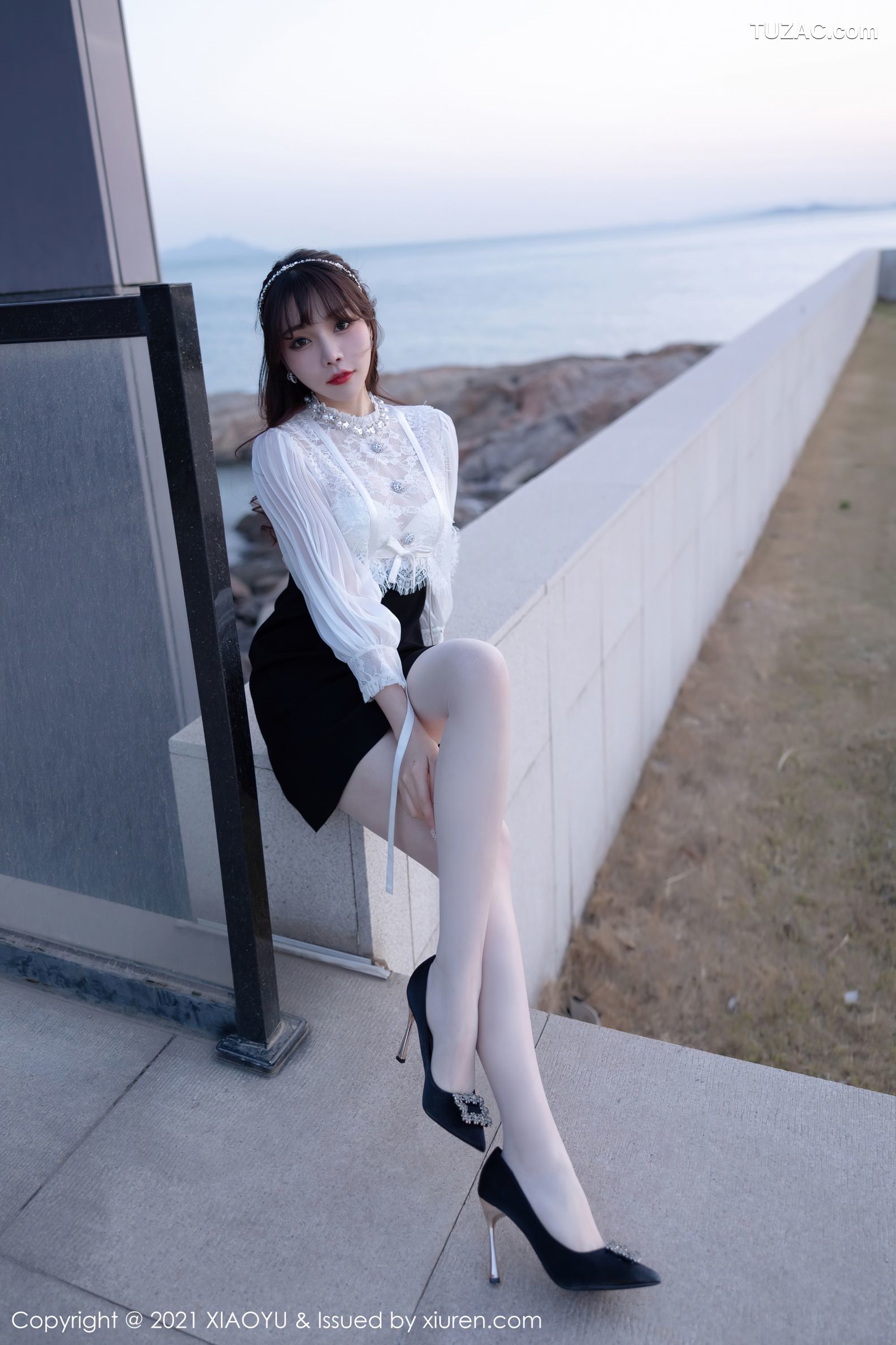 XiaoYu语画界-534-芝芝-青岛旅拍-白色内衣白丝裤袜-2021.05.24