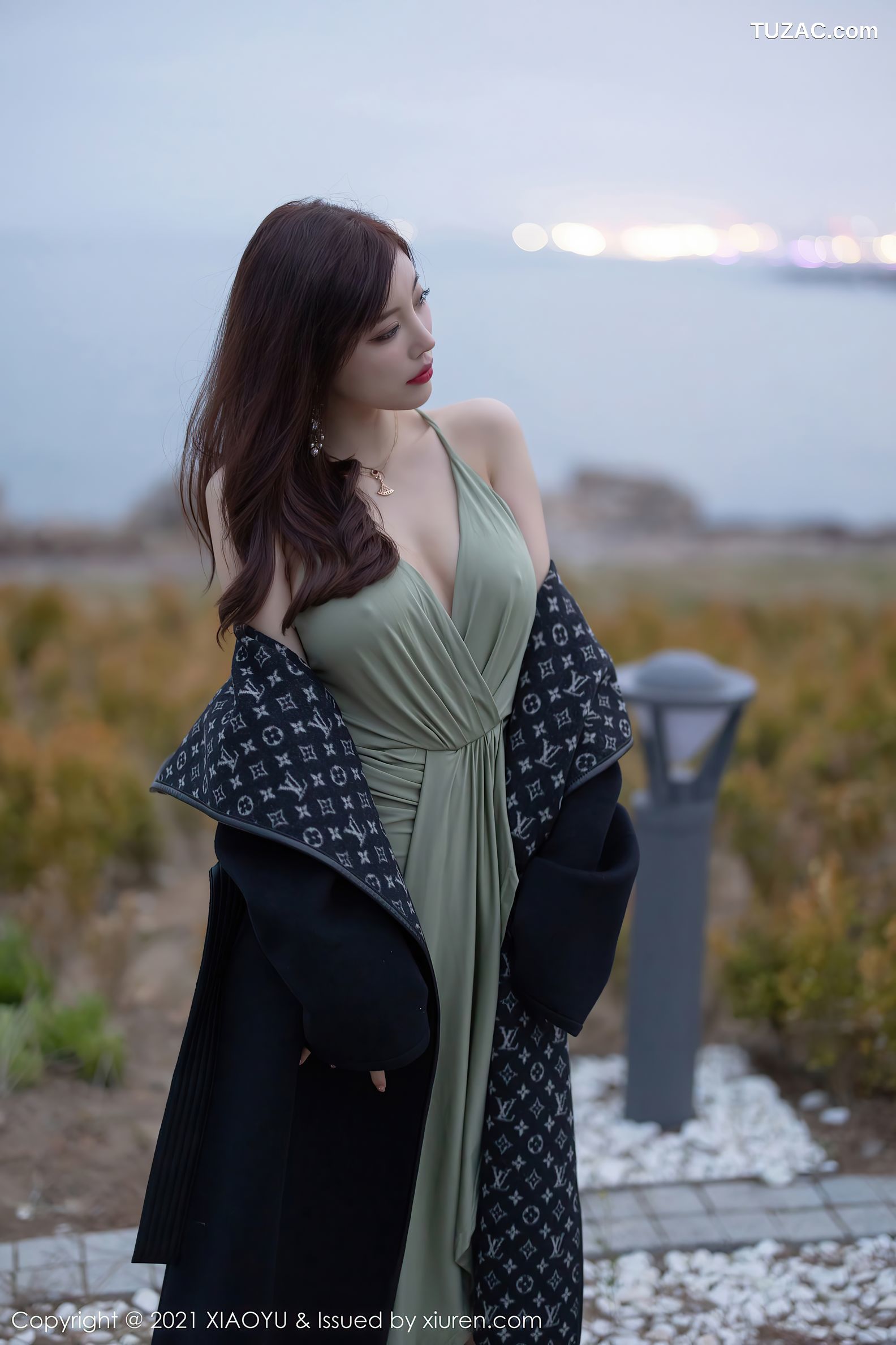 XiaoYu语画界-538-杨晨晨-青岛旅拍-户外轻透长裙低胸豪乳-2021.05.28