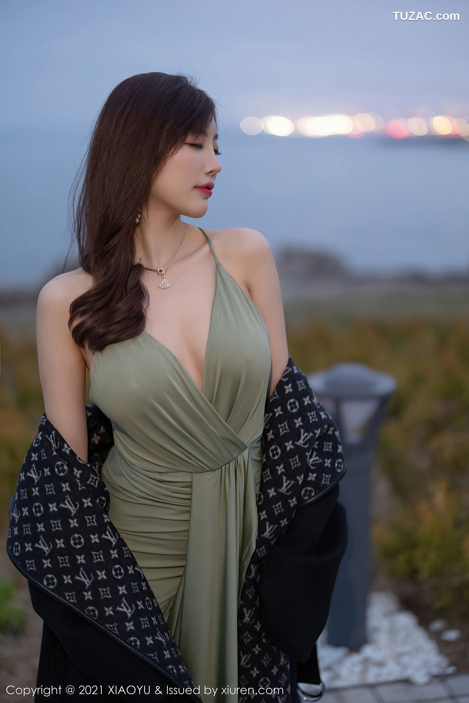 XiaoYu语画界-538-杨晨晨-青岛旅拍-户外轻透长裙低胸豪乳-2021.05.28