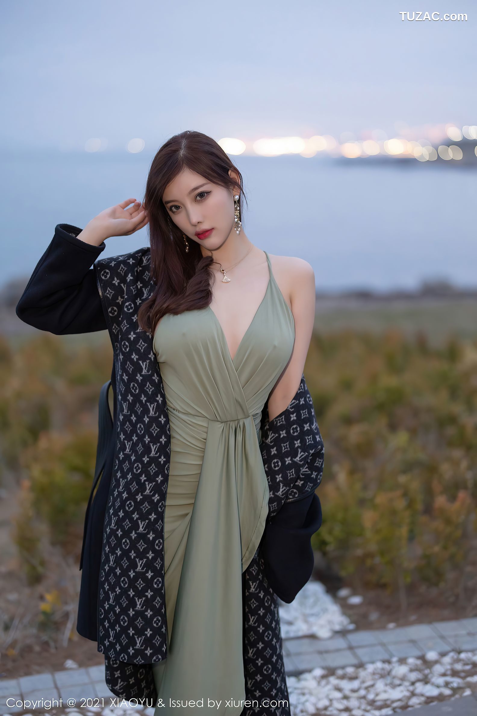 XiaoYu语画界-538-杨晨晨-青岛旅拍-户外轻透长裙低胸豪乳-2021.05.28