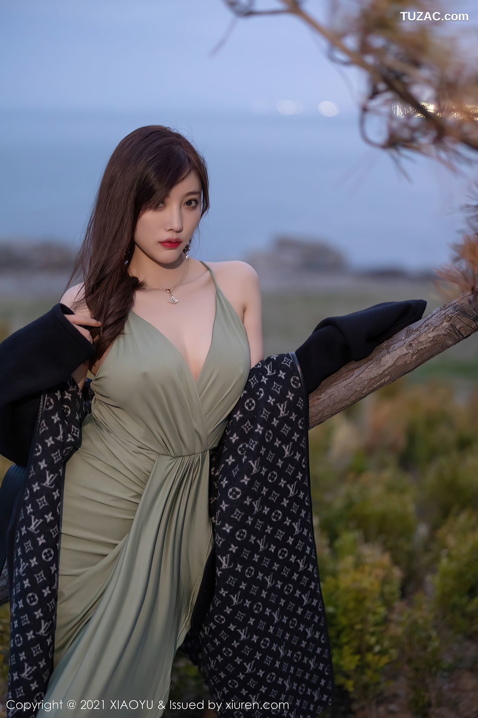 XiaoYu语画界-538-杨晨晨-青岛旅拍-户外轻透长裙低胸豪乳-2021.05.28