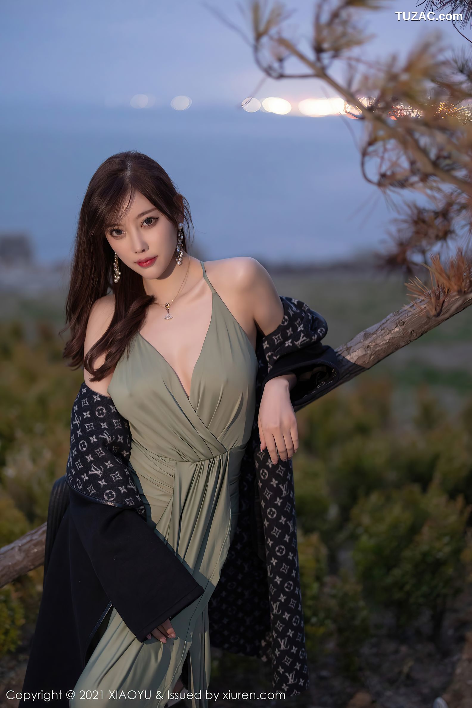XiaoYu语画界-538-杨晨晨-青岛旅拍-户外轻透长裙低胸豪乳-2021.05.28