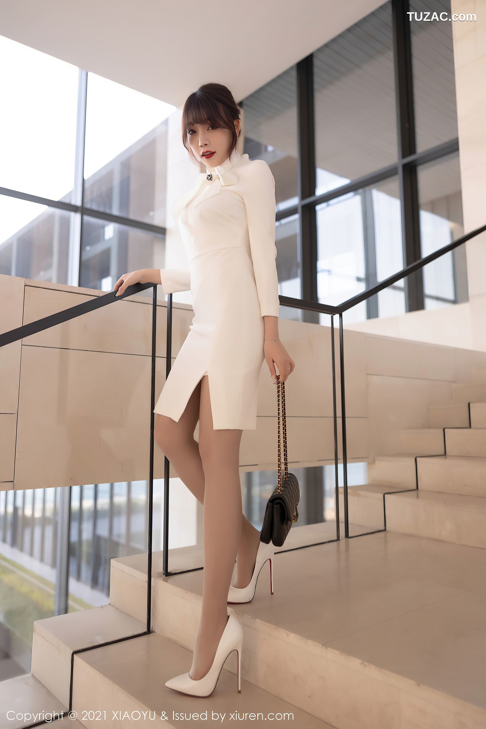 XiaoYu语画界-544-芝芝-青岛旅拍-典雅制服连身裙-2021.06.07