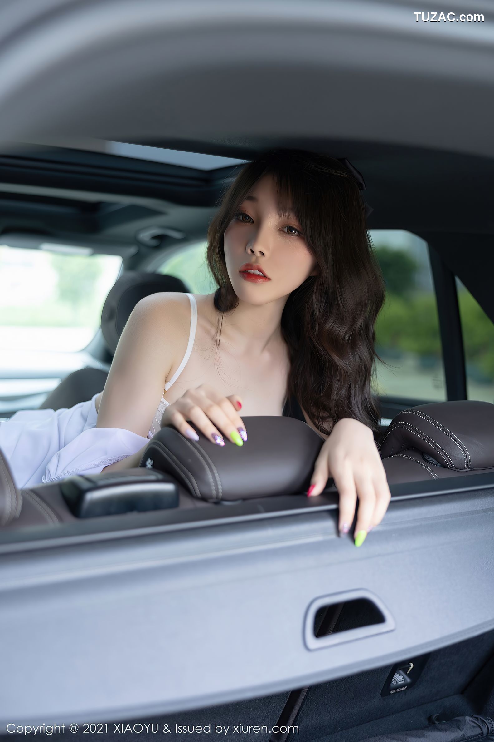 XiaoYu语画界-553-芝芝-室外车拍主题-超薄黑丝-2021.06.21