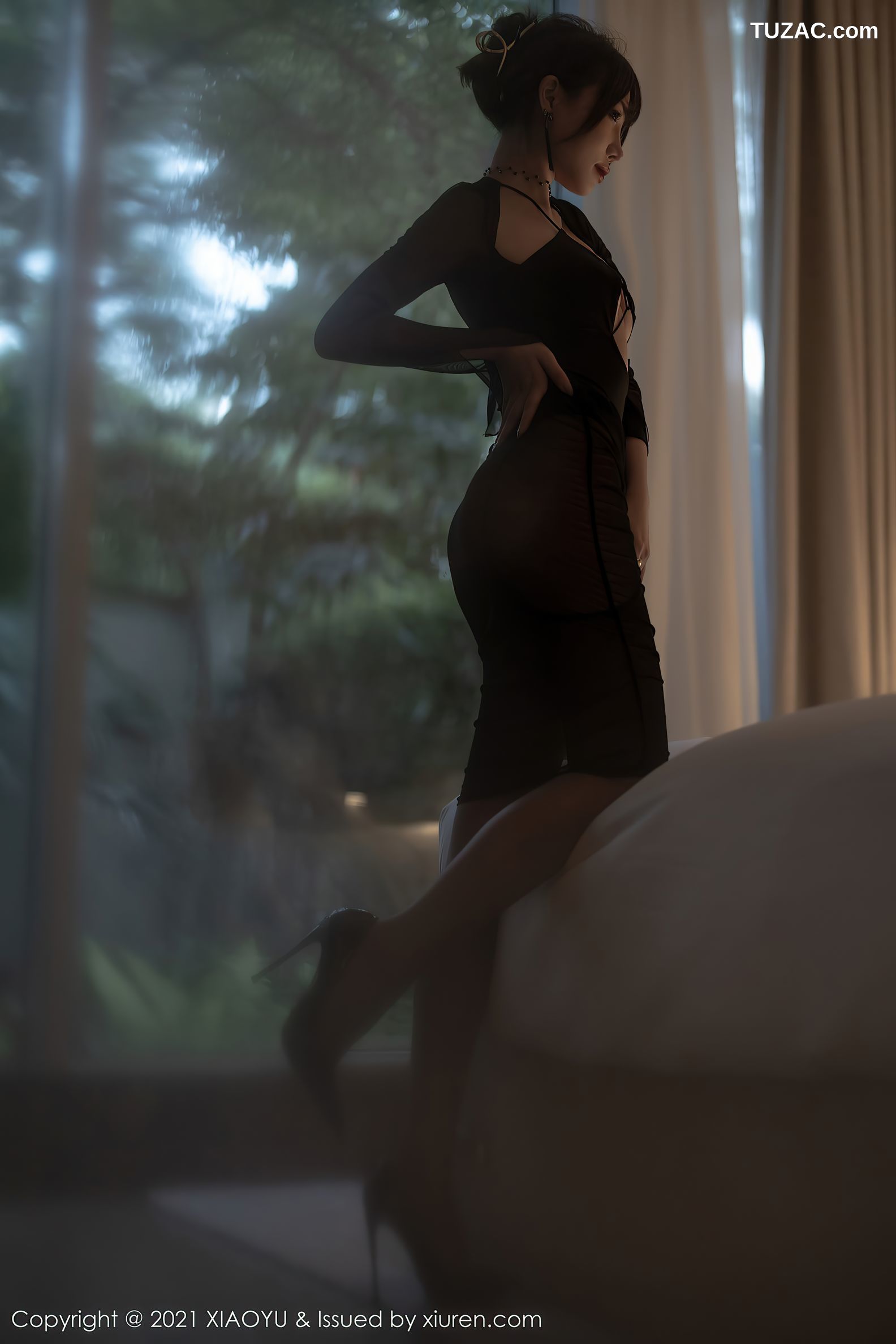 XiaoYu语画界-581-芝芝-森系朦胧主题黑色服饰黑丝吊带袜-2021.07.29