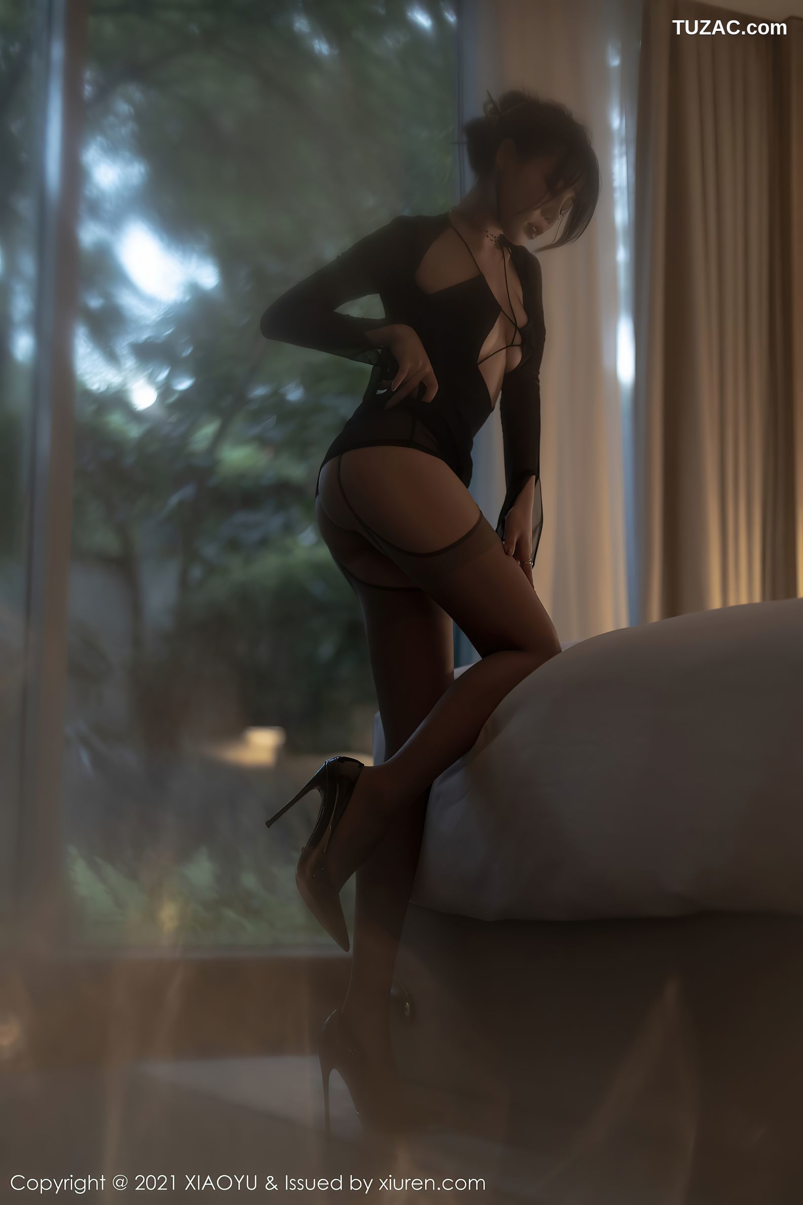 XiaoYu语画界-581-芝芝-森系朦胧主题黑色服饰黑丝吊带袜-2021.07.29