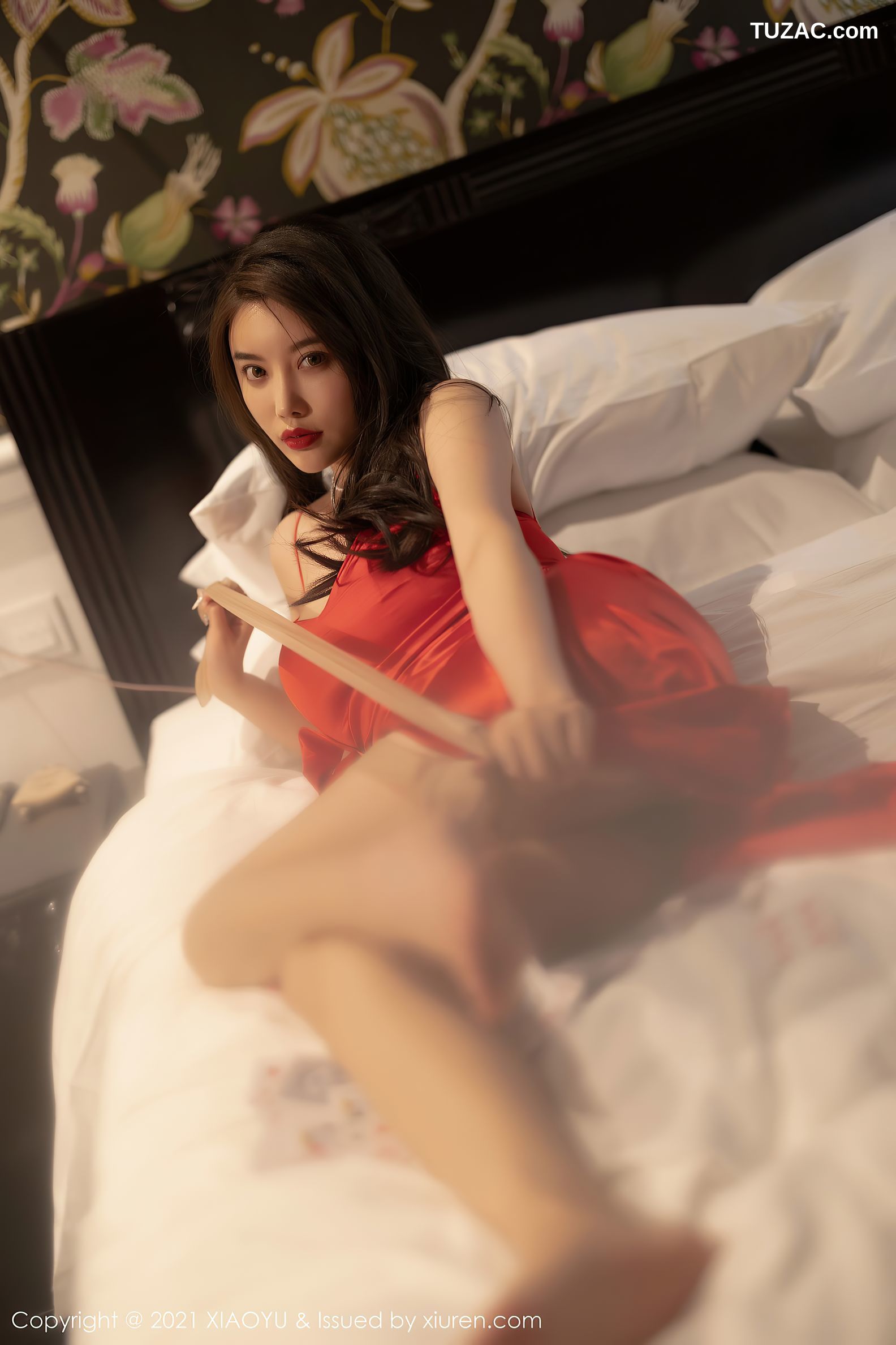 XiaoYu语画界-582-杨晨晨-荷官女郎主题低胸吊带裙超薄肉丝-2021.07.30