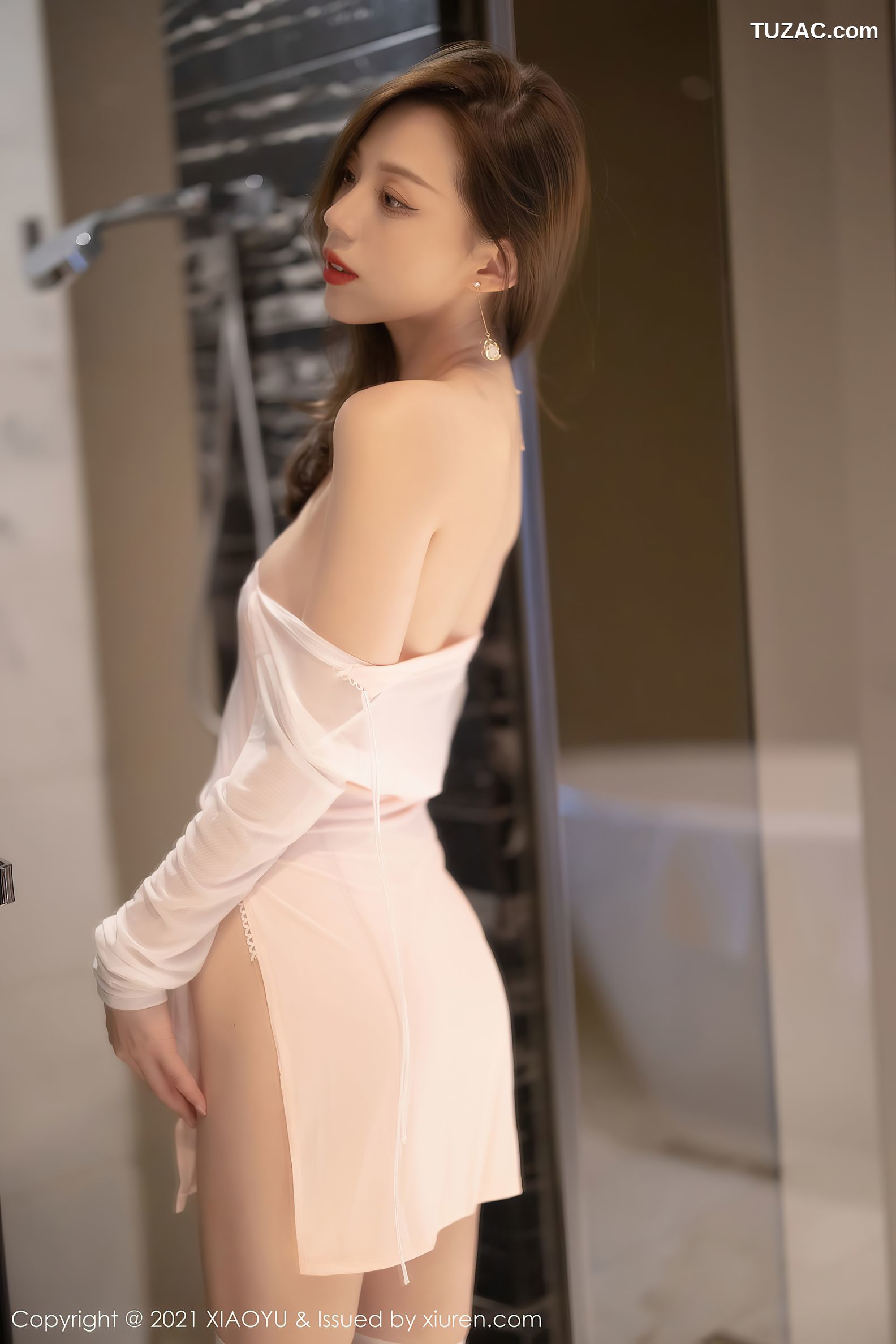 XiaoYu语画界-608-言沫-淡粉色轻薄吊带裙白丝袜-2021.09.06