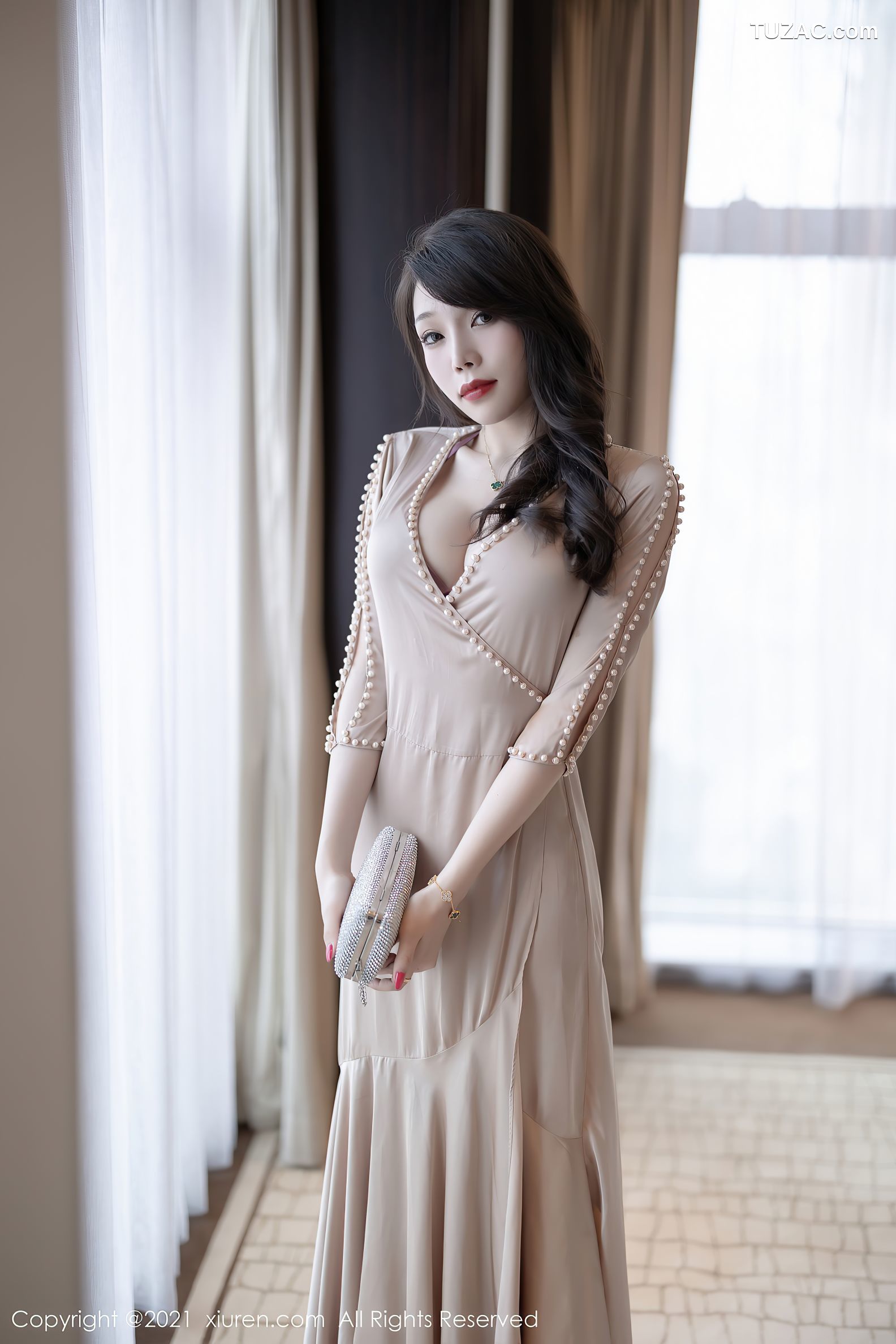 XiaoYu语画界-613-芝芝Booty-香槟色典雅长裙性感内衣-2021.09.13