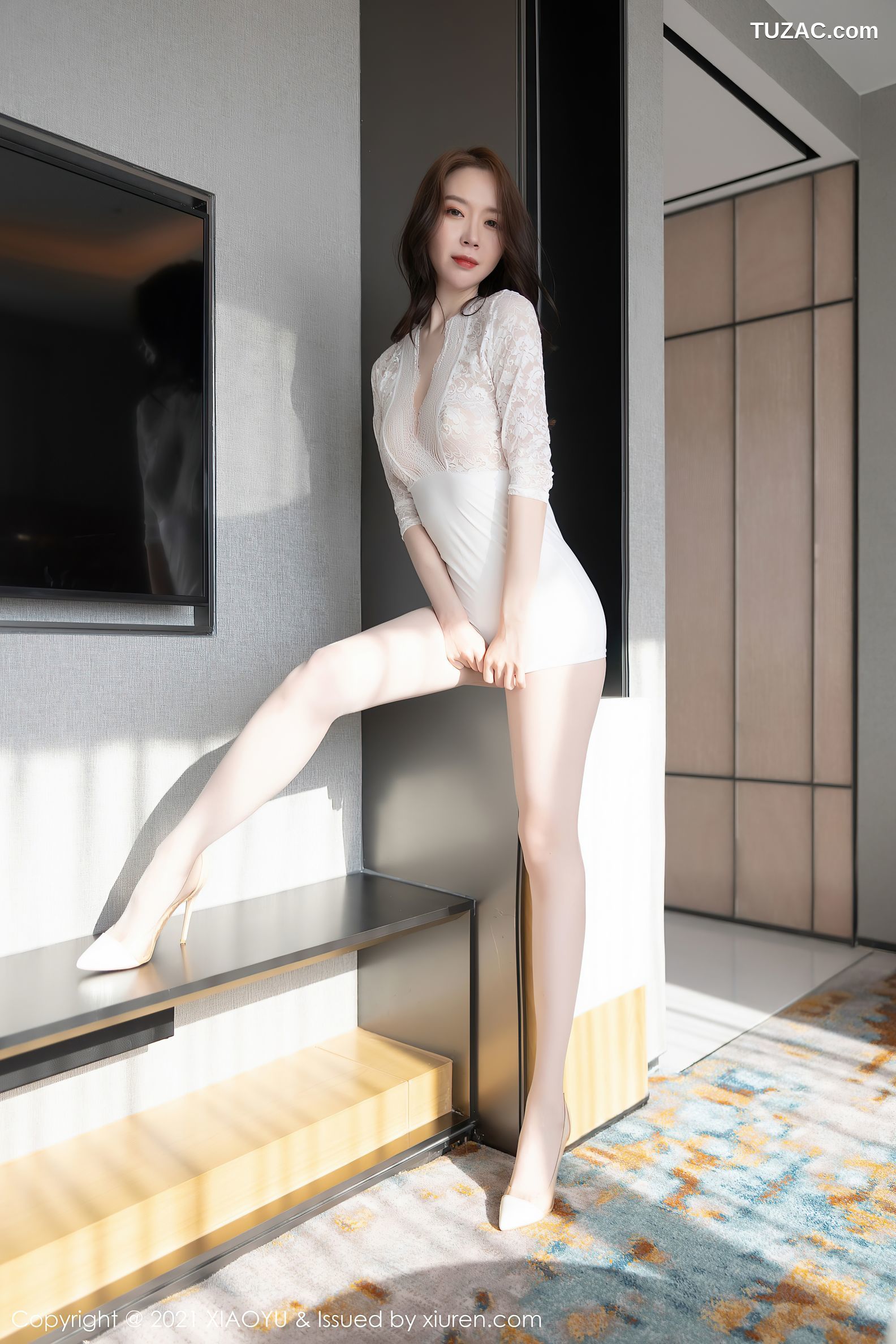 XiaoYu语画界-615-梦心月-缕空短裙肉丝裤袜-2021.09.15