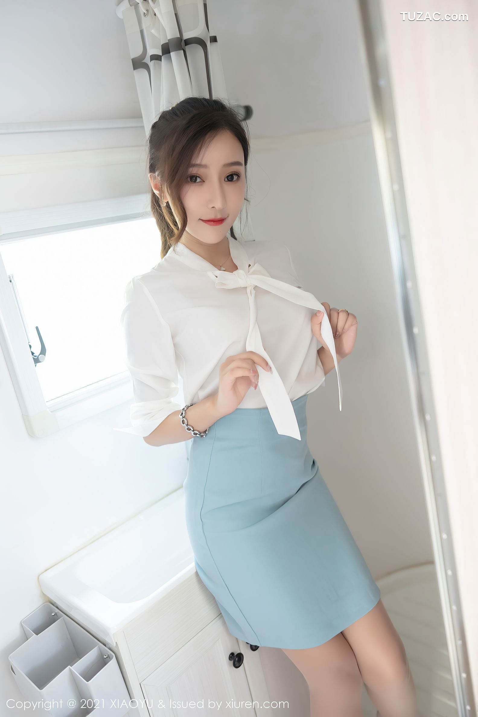 XiaoYu语画界-635-王馨瑶Yanni-淡雅OL着装超薄肉丝-2021.10.19