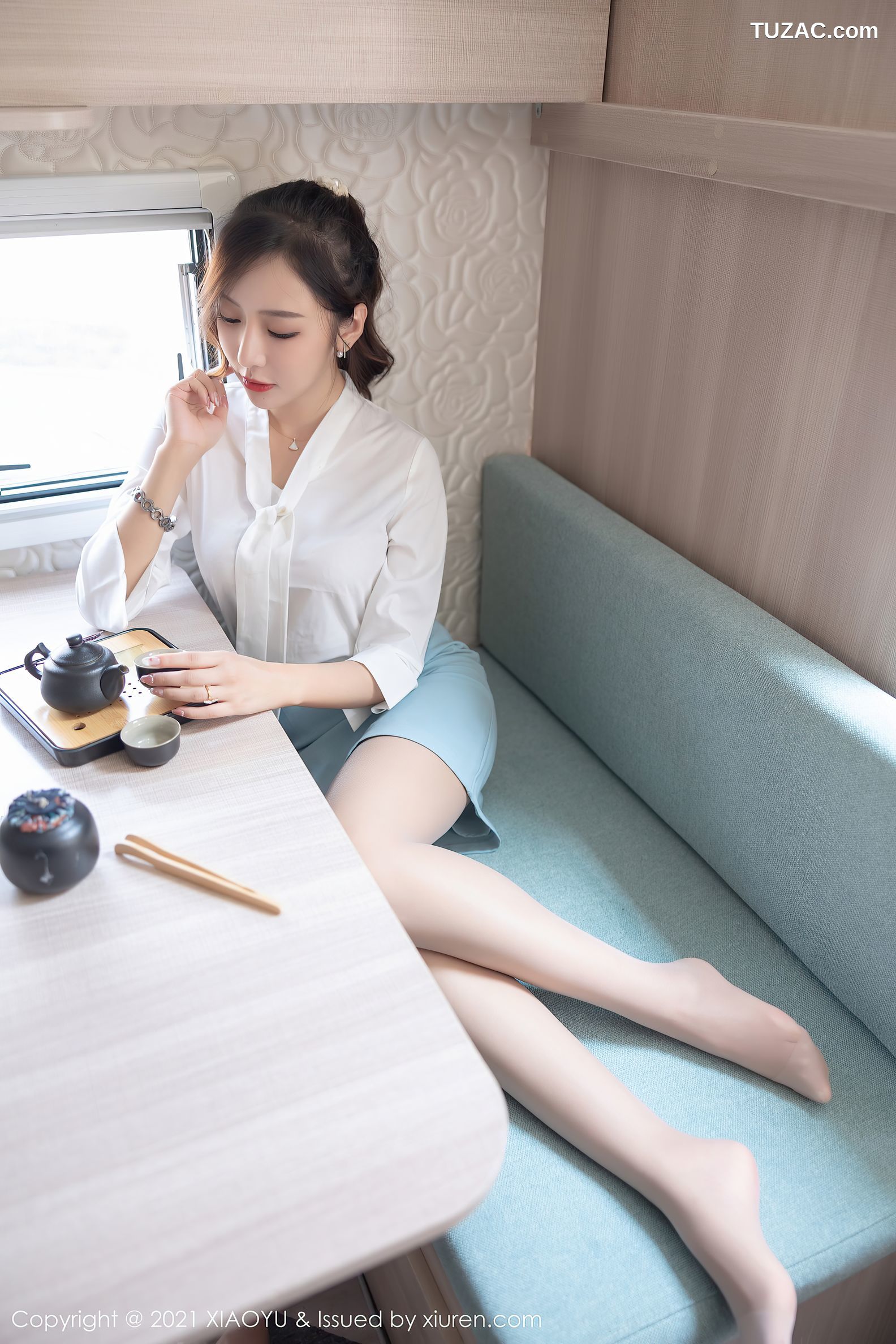 XiaoYu语画界-635-王馨瑶Yanni-淡雅OL着装超薄肉丝-2021.10.19