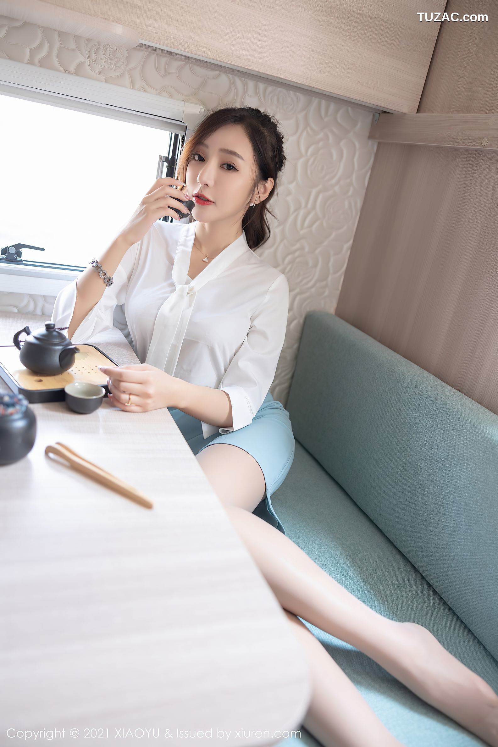 XiaoYu语画界-635-王馨瑶Yanni-淡雅OL着装超薄肉丝-2021.10.19