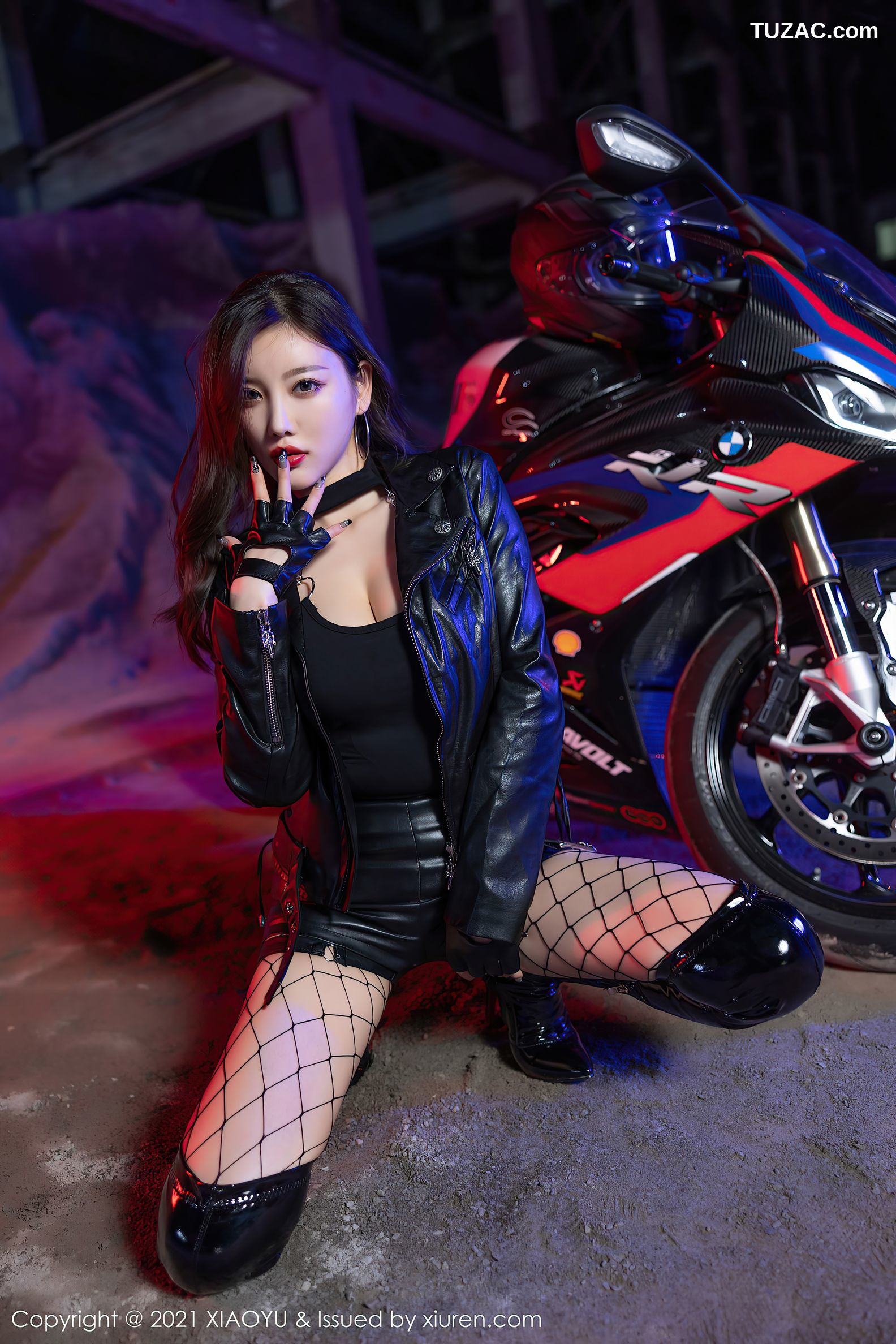 XiaoYu语画界-638-杨晨晨Sugar-广西心愿旅拍机车女郎飒爽皮靴网袜-2021.10.22