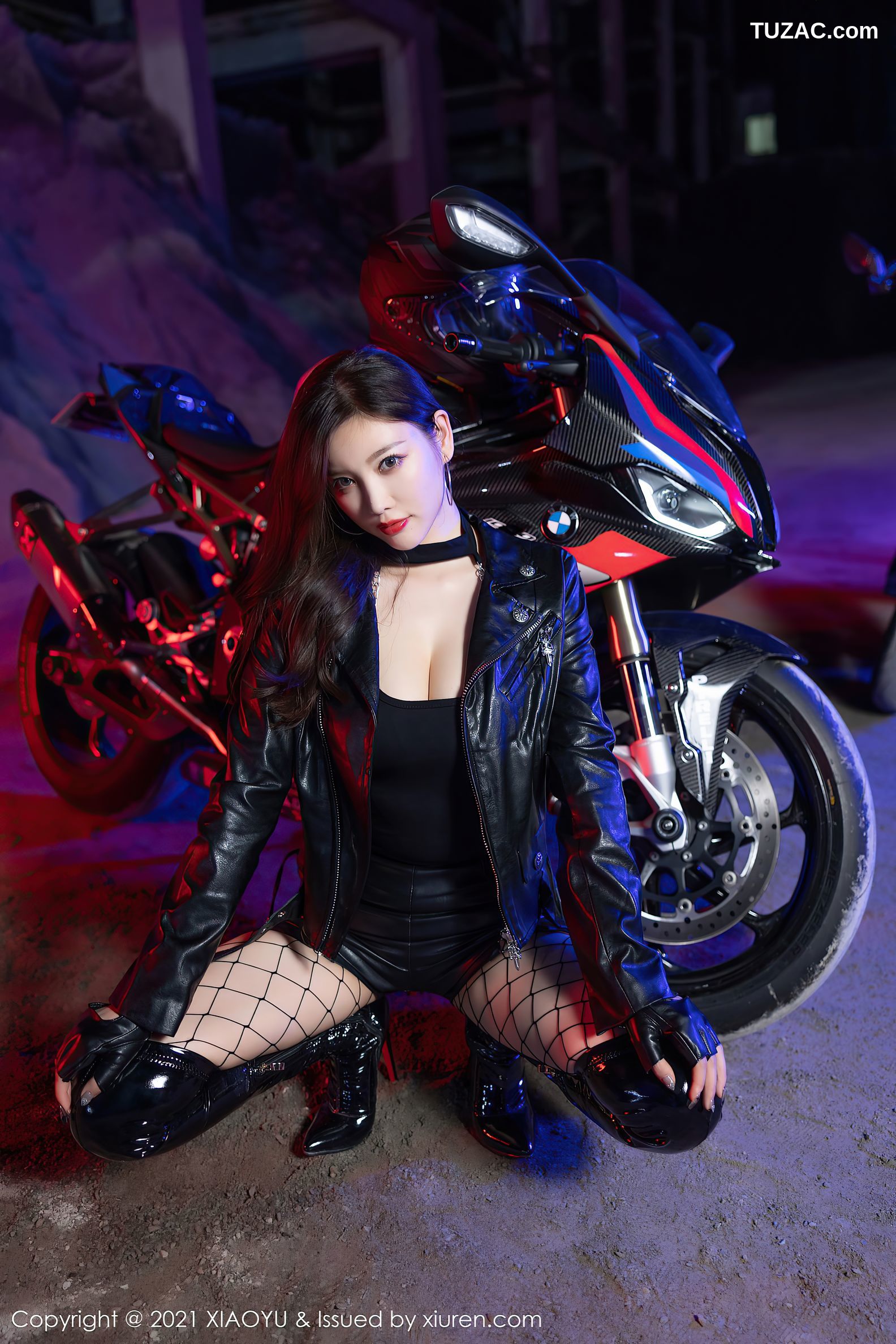 XiaoYu语画界-638-杨晨晨Sugar-广西心愿旅拍机车女郎飒爽皮靴网袜-2021.10.22