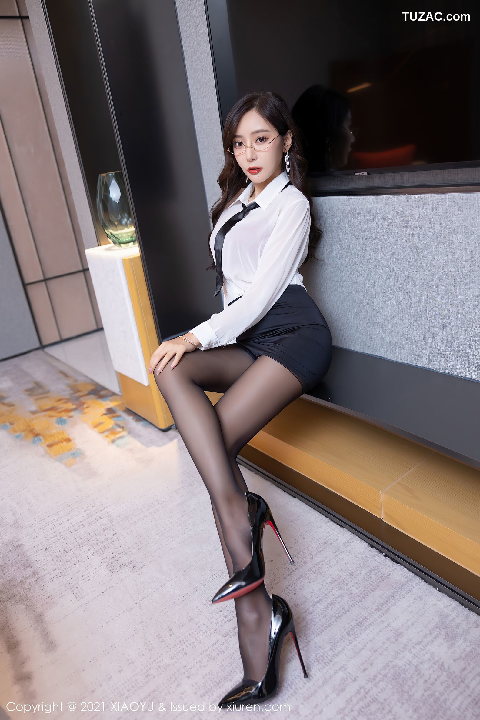 XiaoYu语画界-665-王馨瑶Yanni-白衬衫黑短裙职业装黑丝-2021.11.30