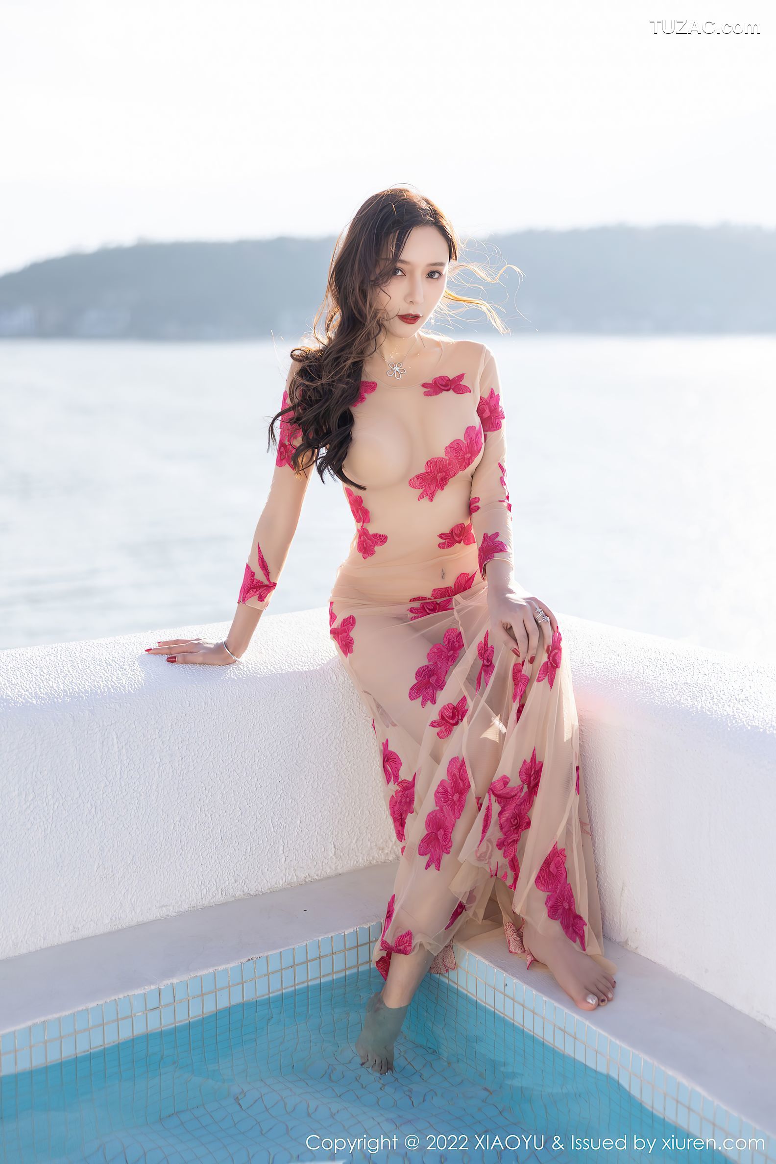 XiaoYu语画界-691-王馨瑶Yanni-云南洱海心愿旅拍泳池薄纱吊带裙湿身-2022.01.06