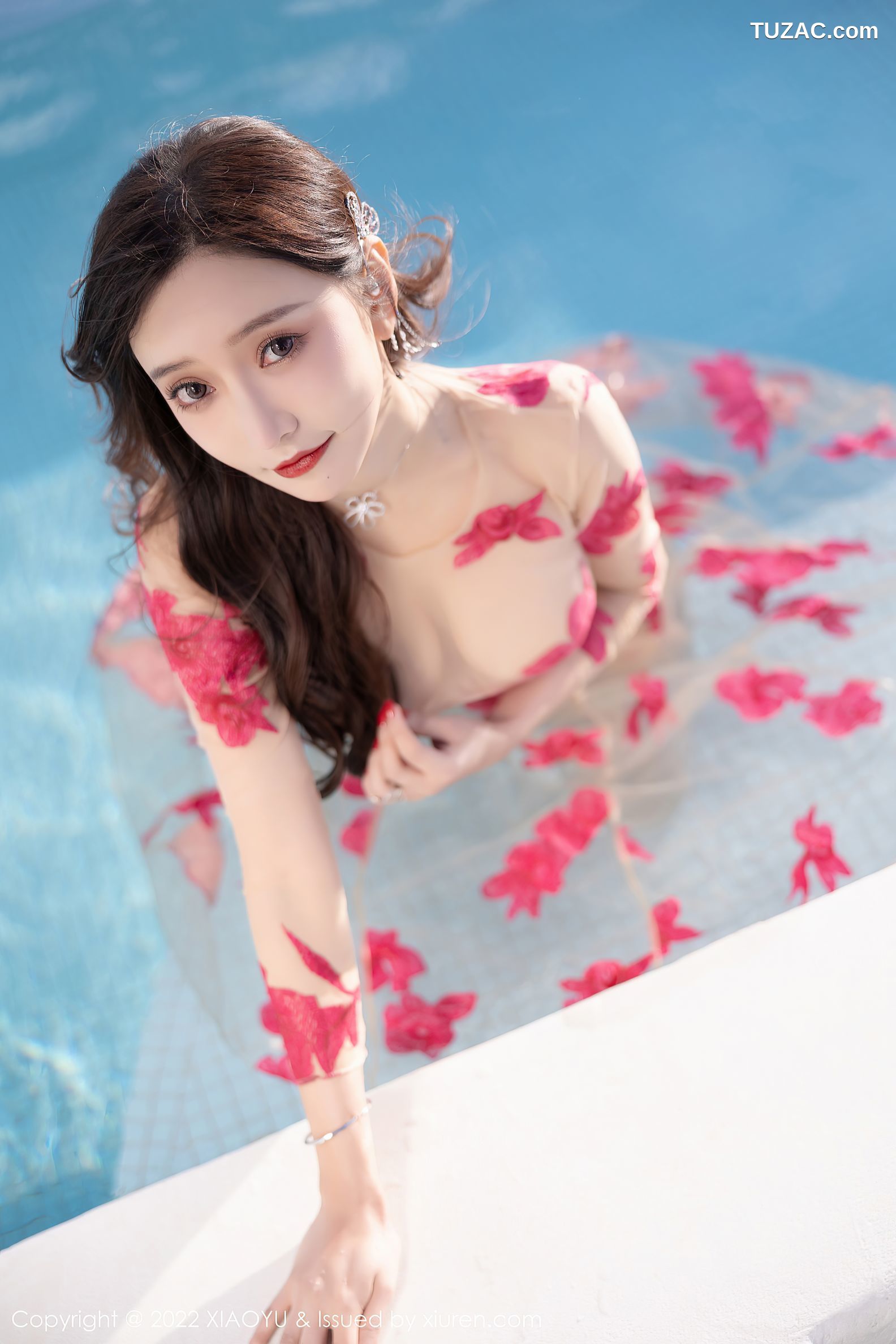 XiaoYu语画界-691-王馨瑶Yanni-云南洱海心愿旅拍泳池薄纱吊带裙湿身-2022.01.06
