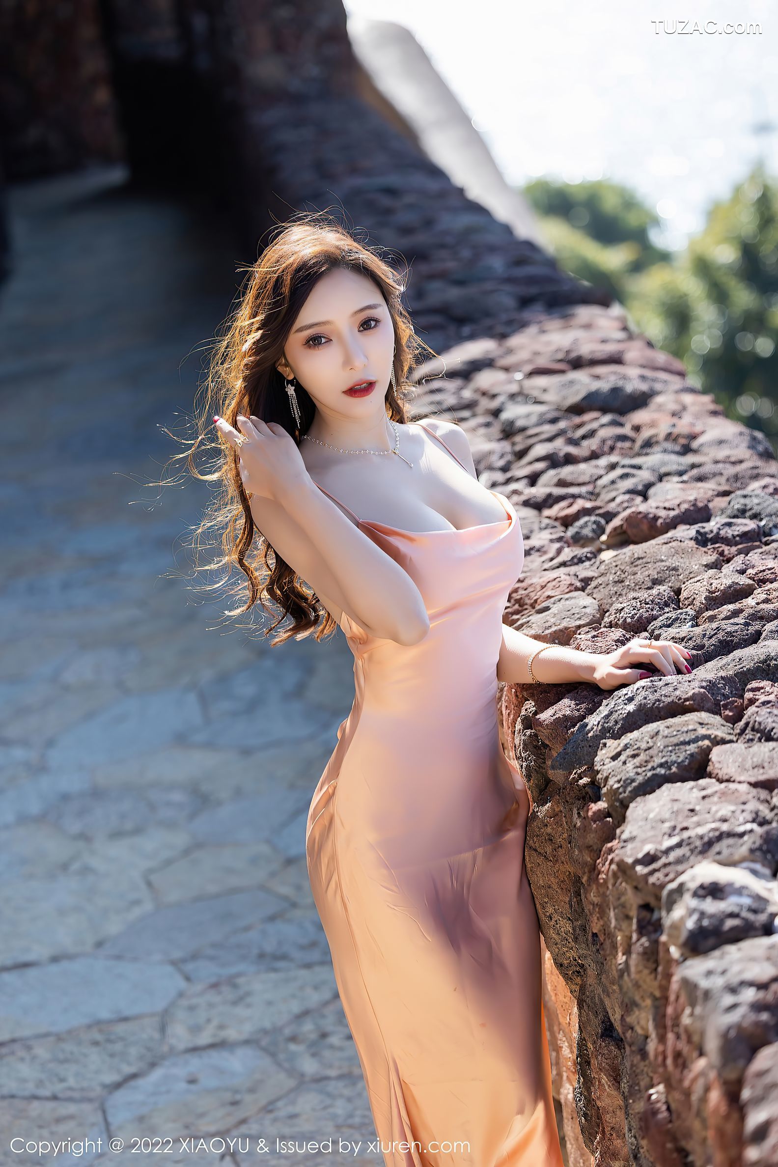 XiaoYu语画界-691-王馨瑶Yanni-云南洱海心愿旅拍泳池薄纱吊带裙湿身-2022.01.06