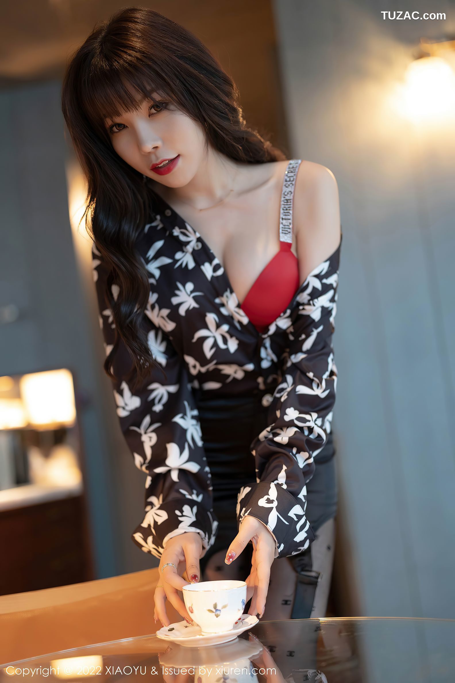 XiaoYu语画界-693-芝芝Booty-花纹衬衣黑短裙黑丝-2022.01.10