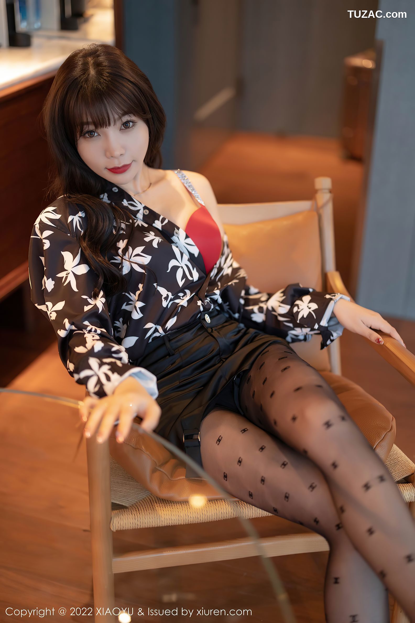 XiaoYu语画界-693-芝芝Booty-花纹衬衣黑短裙黑丝-2022.01.10