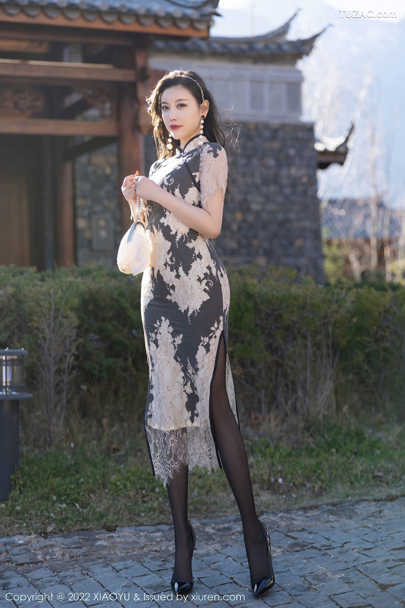 XiaoYu语画界-697-杨晨晨Yome-丽江心愿旅拍米色旗袍黑丝-2022.01.14