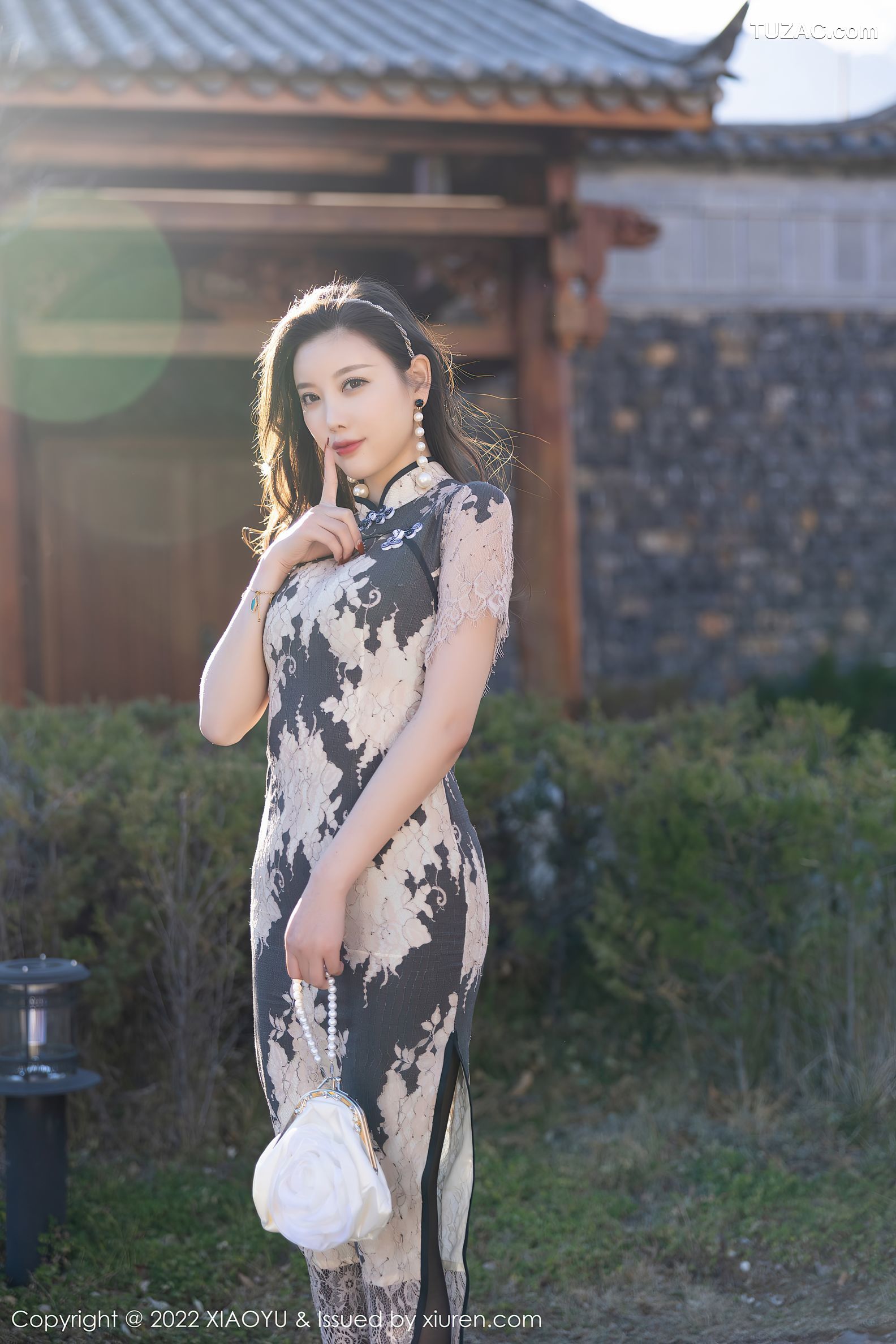 XiaoYu语画界-697-杨晨晨Yome-丽江心愿旅拍米色旗袍黑丝-2022.01.14