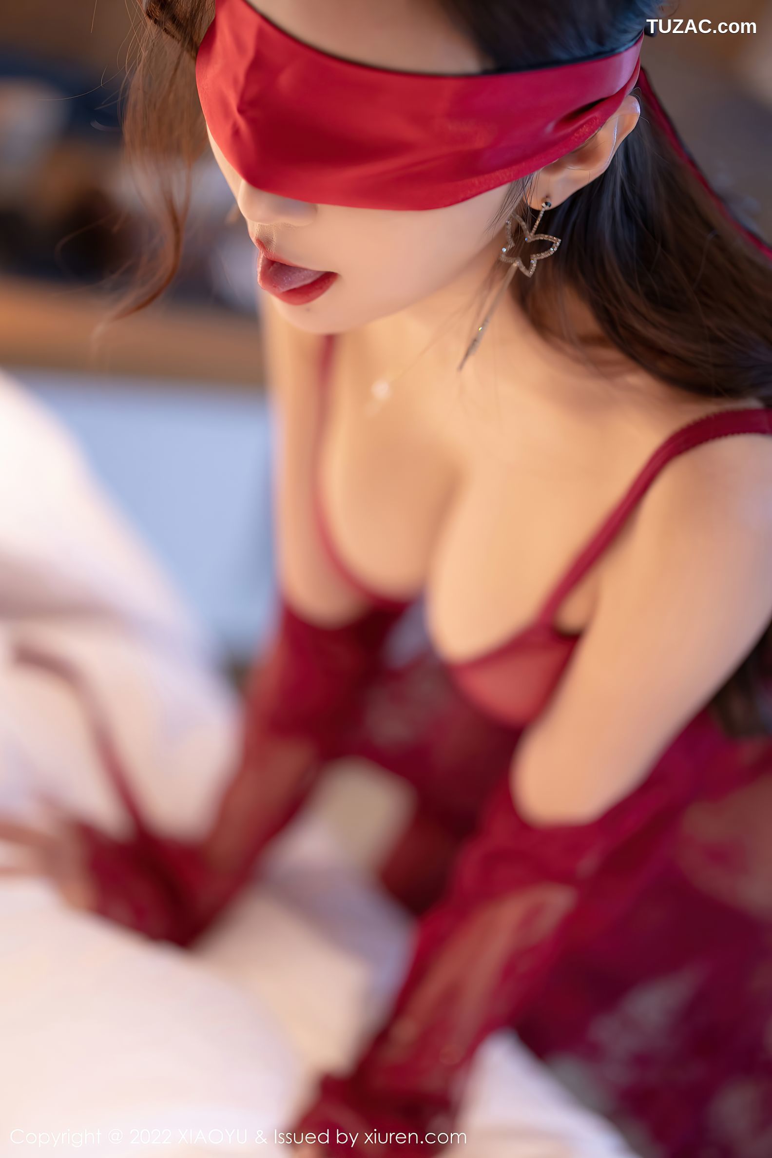 XiaoYu语画界-699-王馨瑶Yanni-惠州旅拍红色轻透长衫蕾丝内衣-2022.01.18