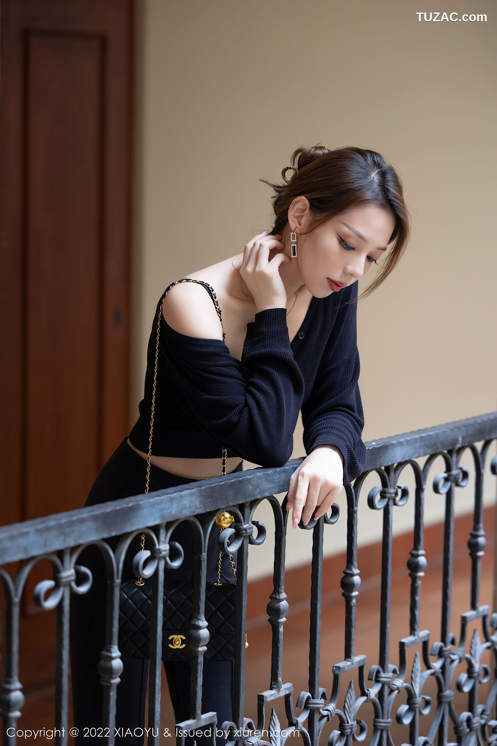 XiaoYu语画界-703-言沫-黑色上衣性感内衣肉丝-2022.01.24