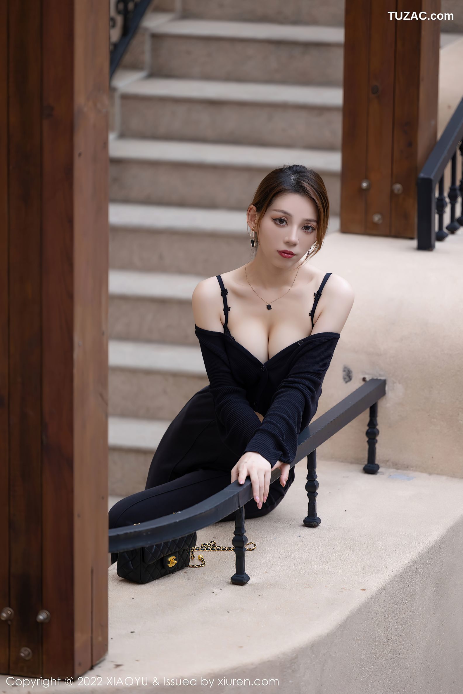 XiaoYu语画界-703-言沫-黑色上衣性感内衣肉丝-2022.01.24